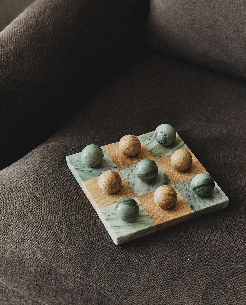 NOUGHTS AND CROSSES GAME