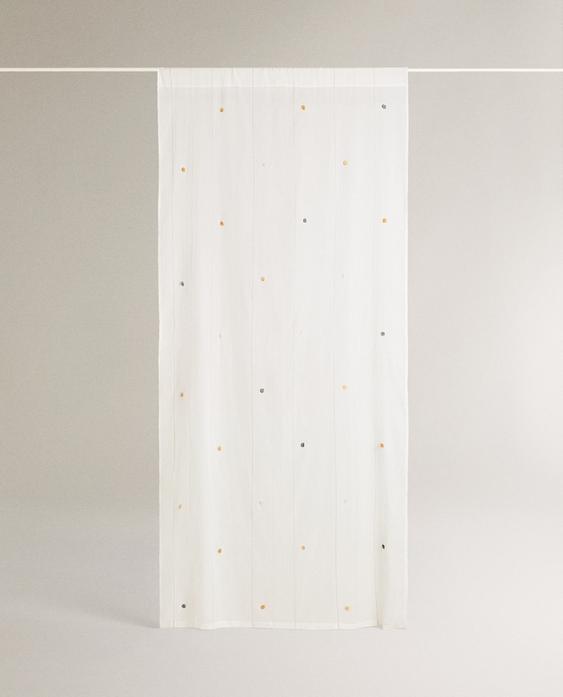 ZAVJESA NISKE NEPROZIRNOSTI S POMPONIMA