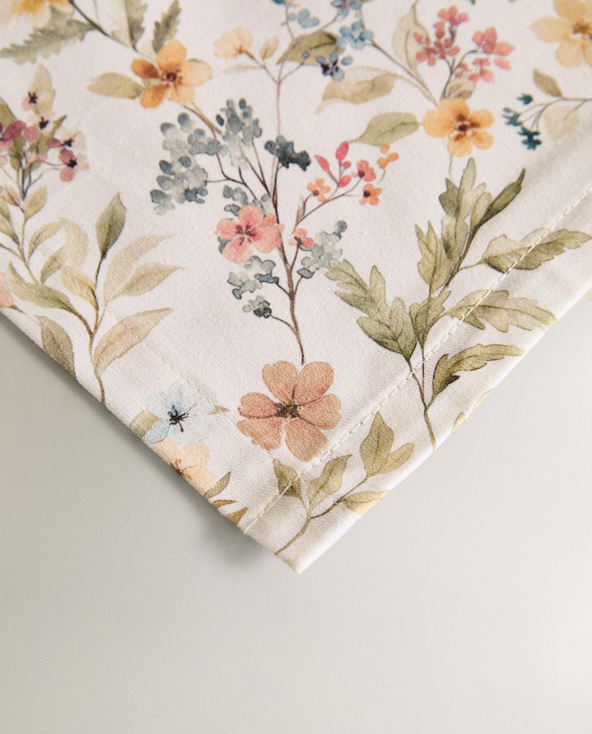 FLORAL PRINT RESIN-COATED TABLECLOTH product thumbnail 7