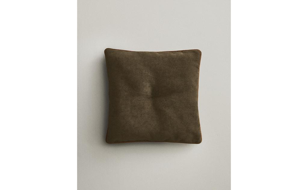 SEAT CUSHION WITH PIPING