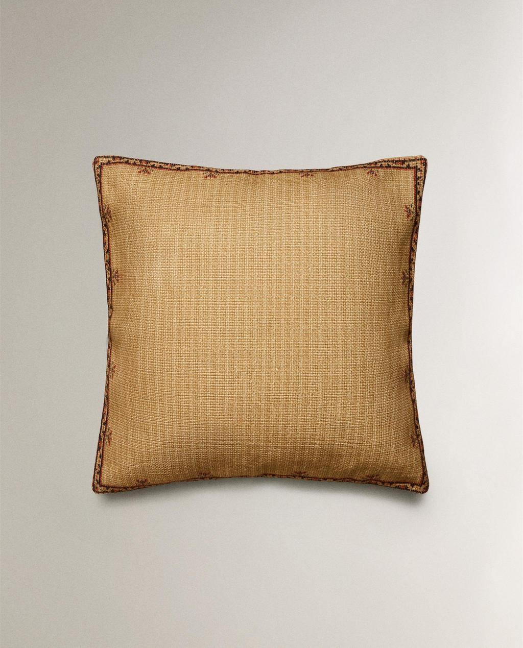 FAȚĂ PERNUȚĂ DETALIU FLORAL FAȚĂ PERNUȚĂ DETALIU FLORAL