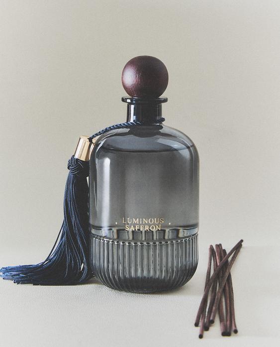 (480 ML) LUMINOUS SAFFRON GEURSTOKJES (480 ML) LUMINOUS SAFFRON GEURSTOKJES