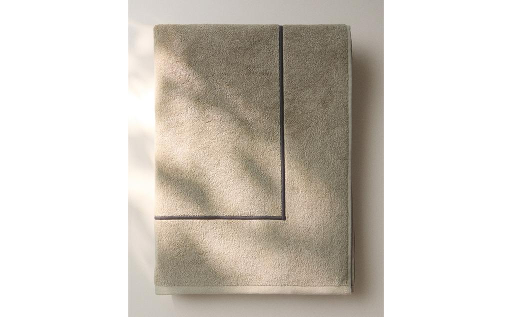 BEACH TOWEL WITH PLAIN BORDER