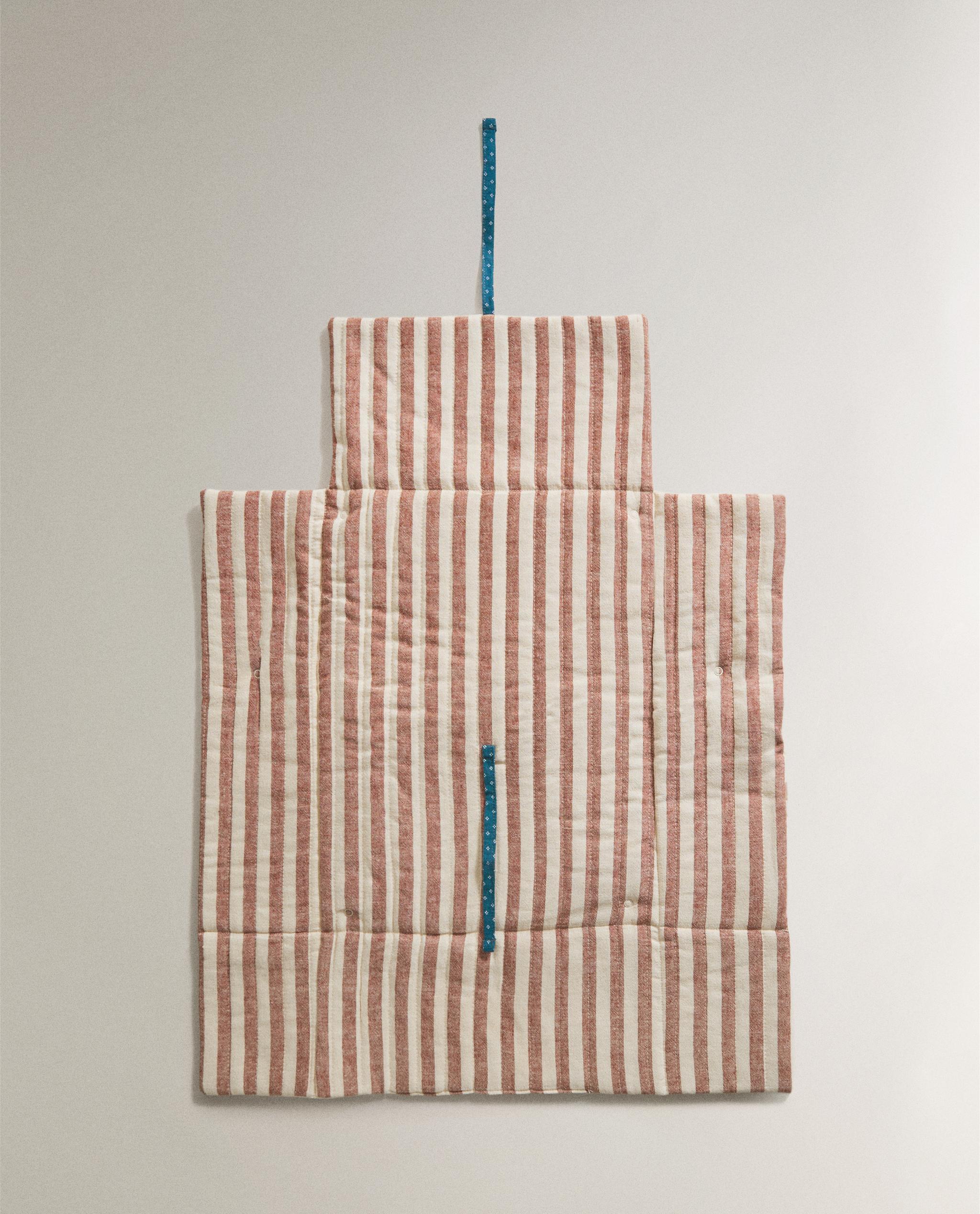 PORTABLE STRIPED BABY CHANGING MAT product thumbnail 8
