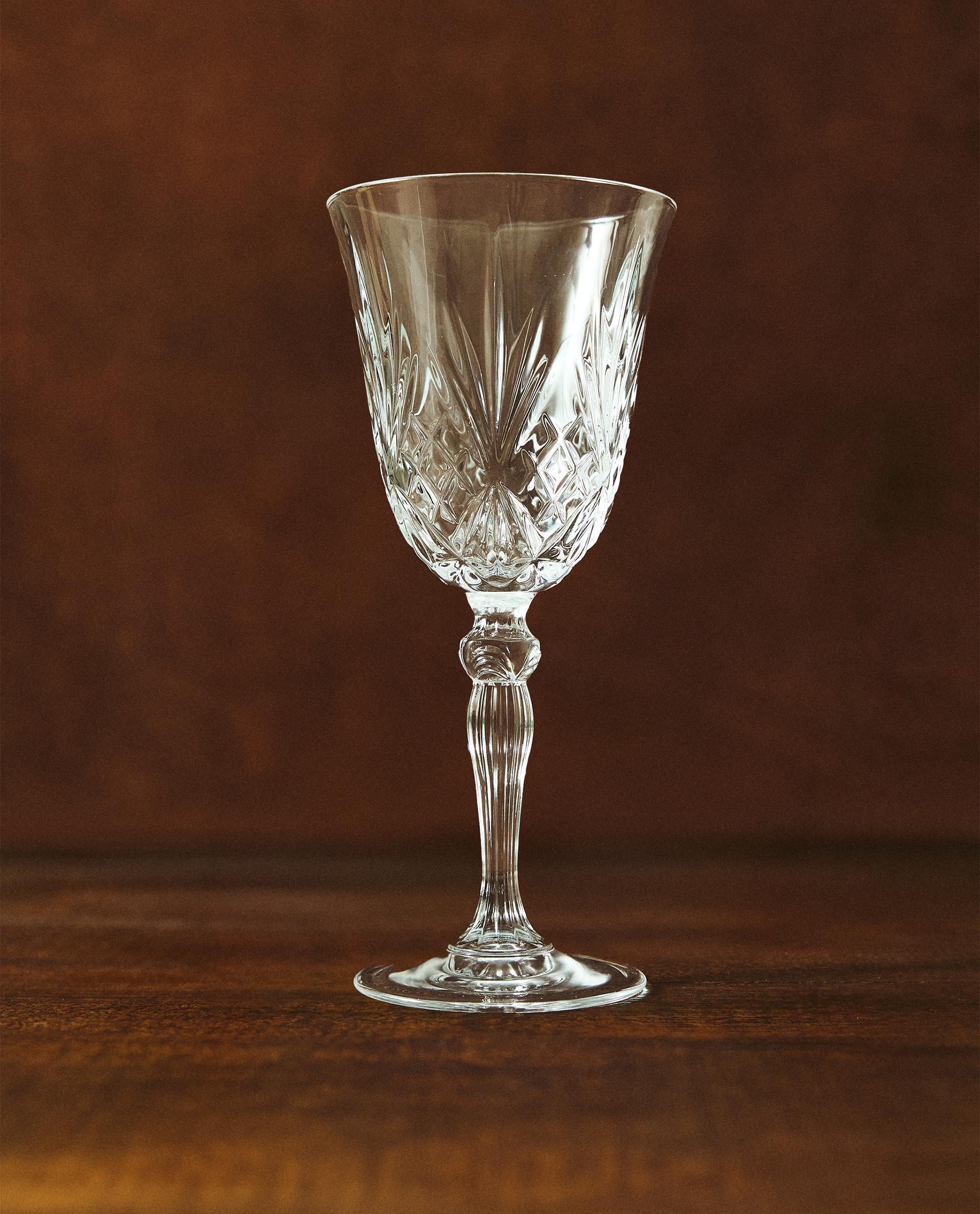 CUT CRYSTALLINE WINE GLASS