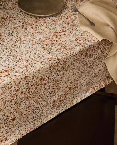 BESCHICHTETE TISCHDECKE MIT BLUMENPRINT