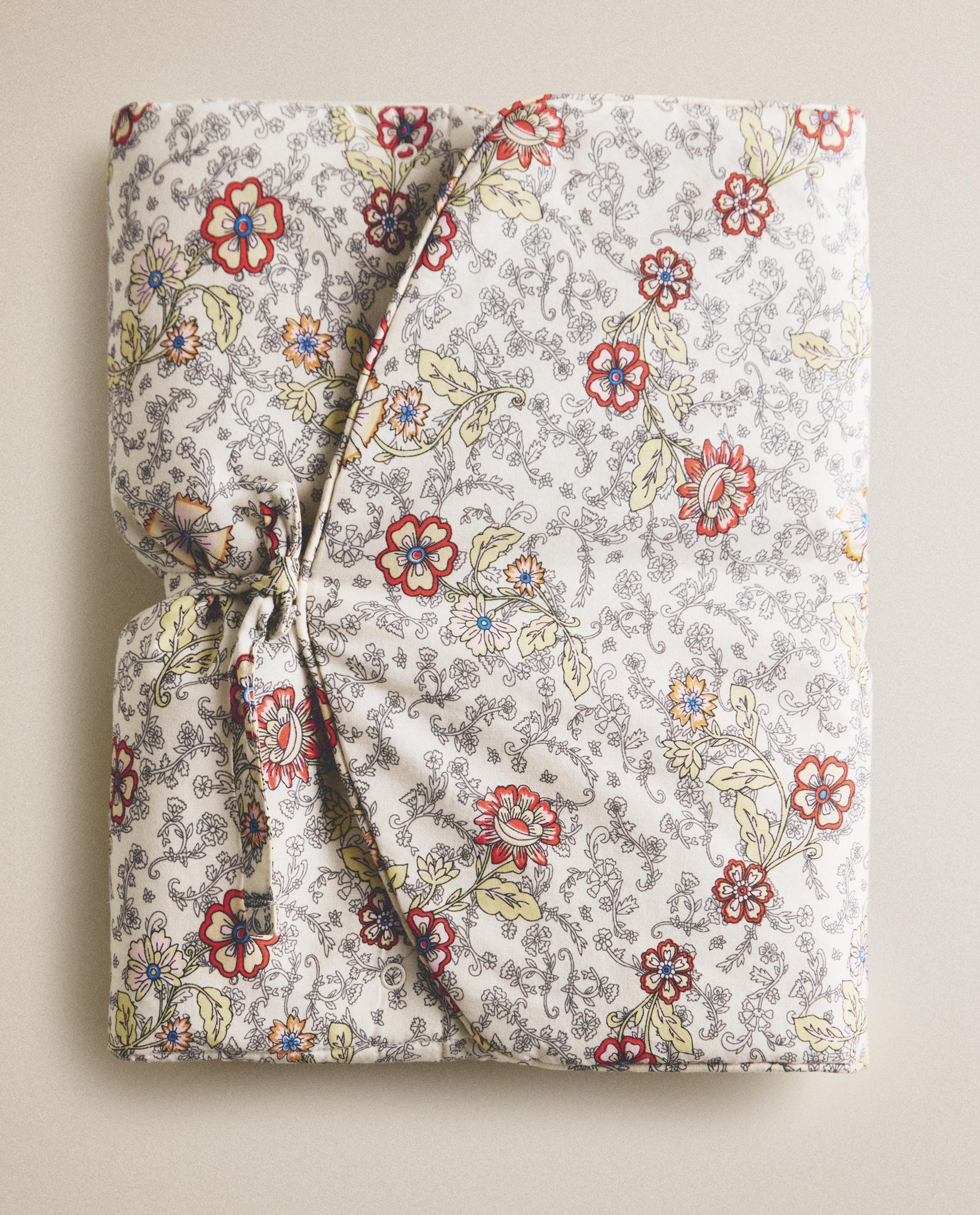 PORTABLE FLORAL BABY CHANGING MAT product thumbnail 2
