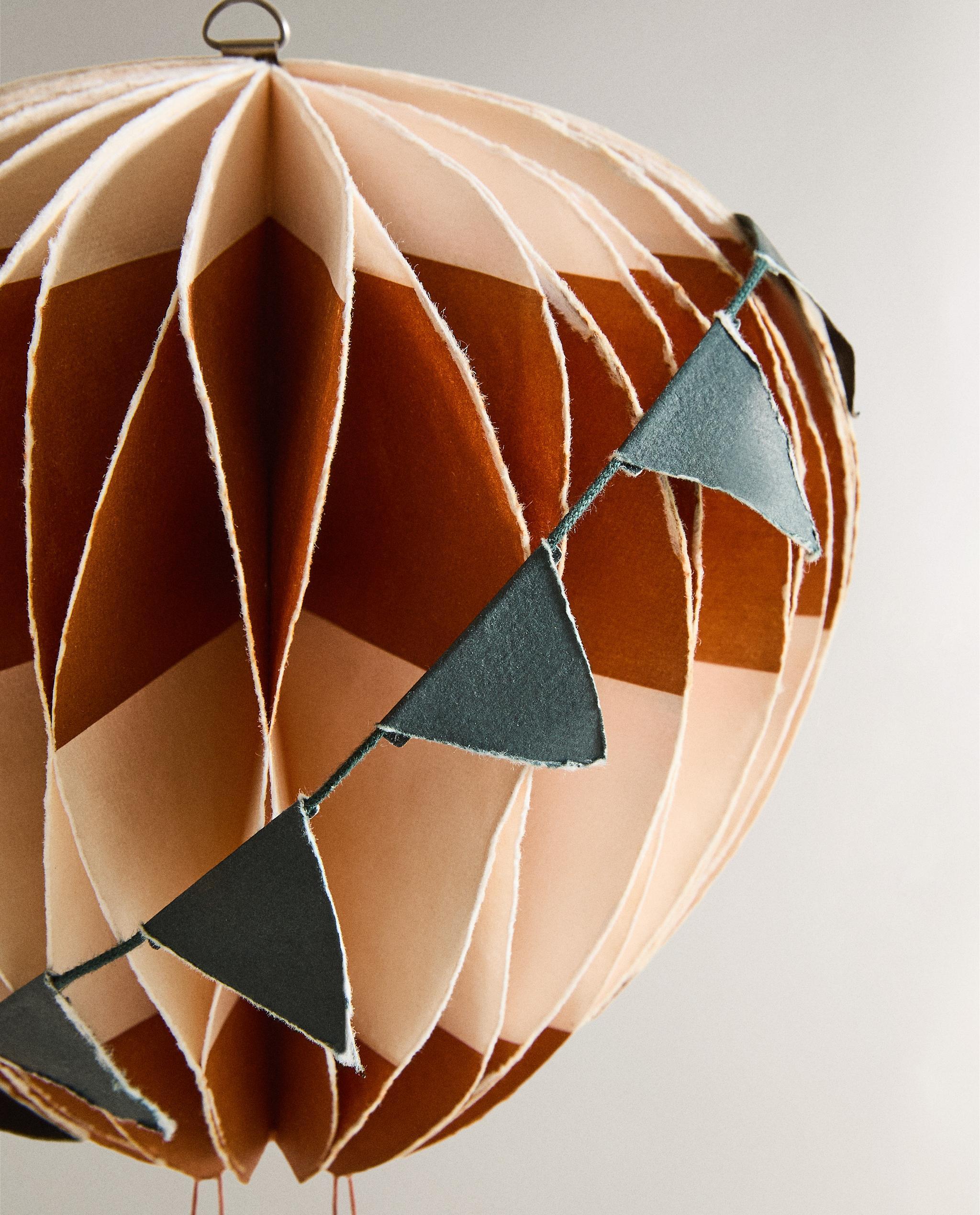 COLOURED PAPER WALL BALLOON (16 CM) product thumbnail 4