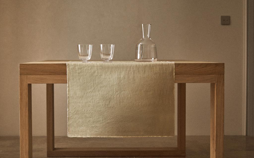 TABLE RUNNER 01