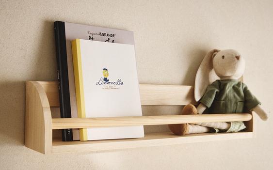 KIDS' WOODEN SHELF WITH FRONT BAR