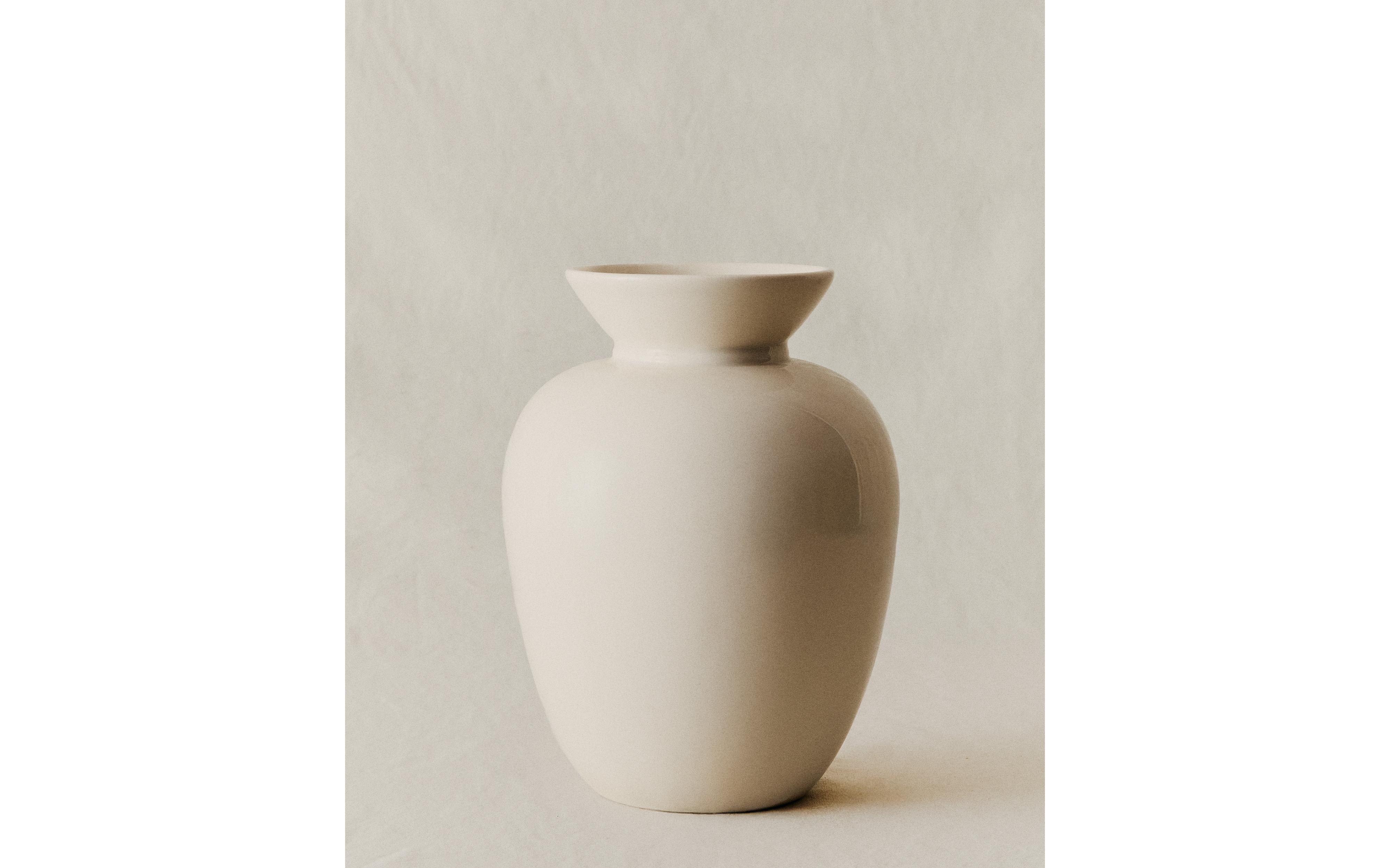DECORATIVE CREAM CERAMIC VASE product thumbnail 9