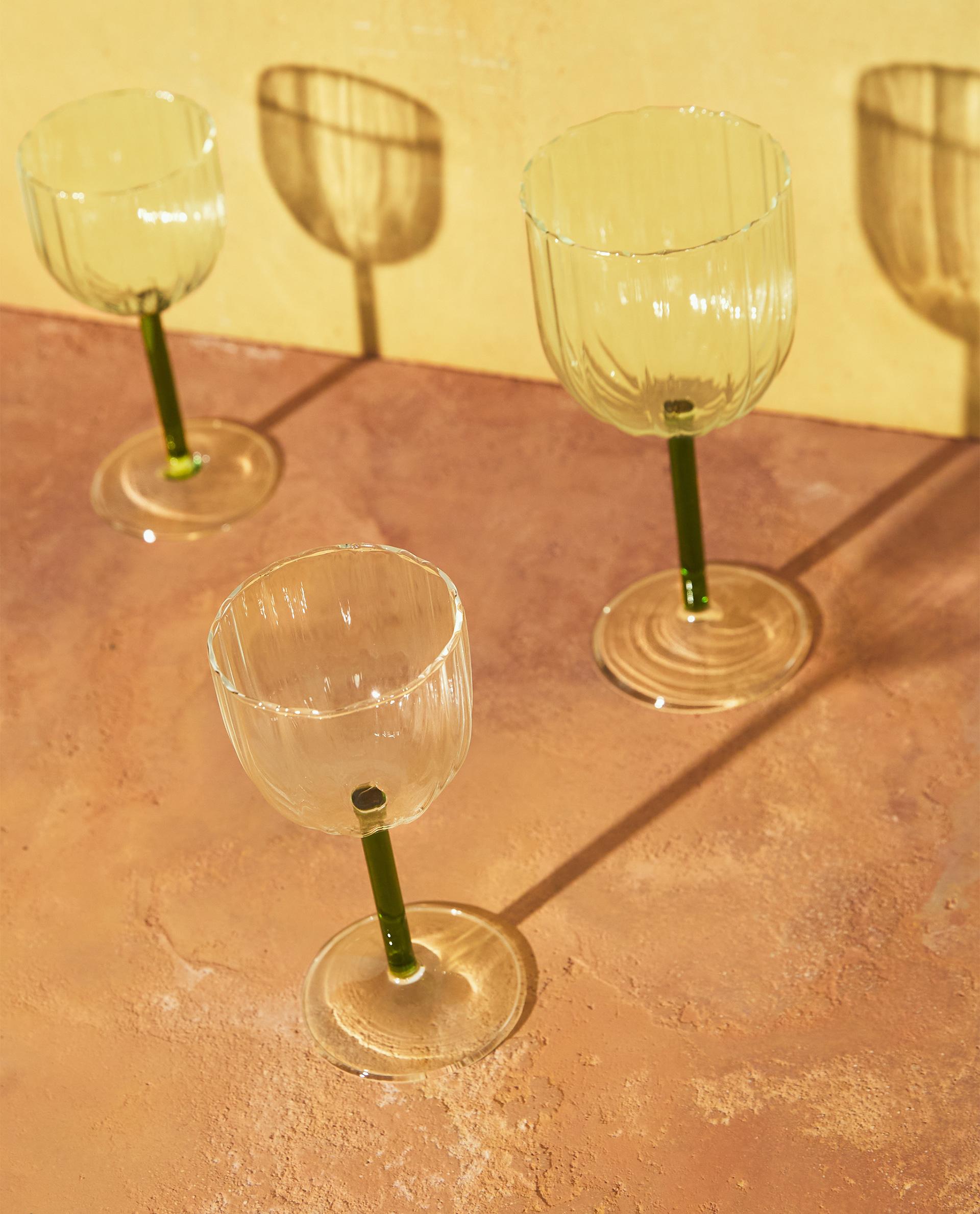 BOROSILICATE GLASS WITH COLOURED STEM