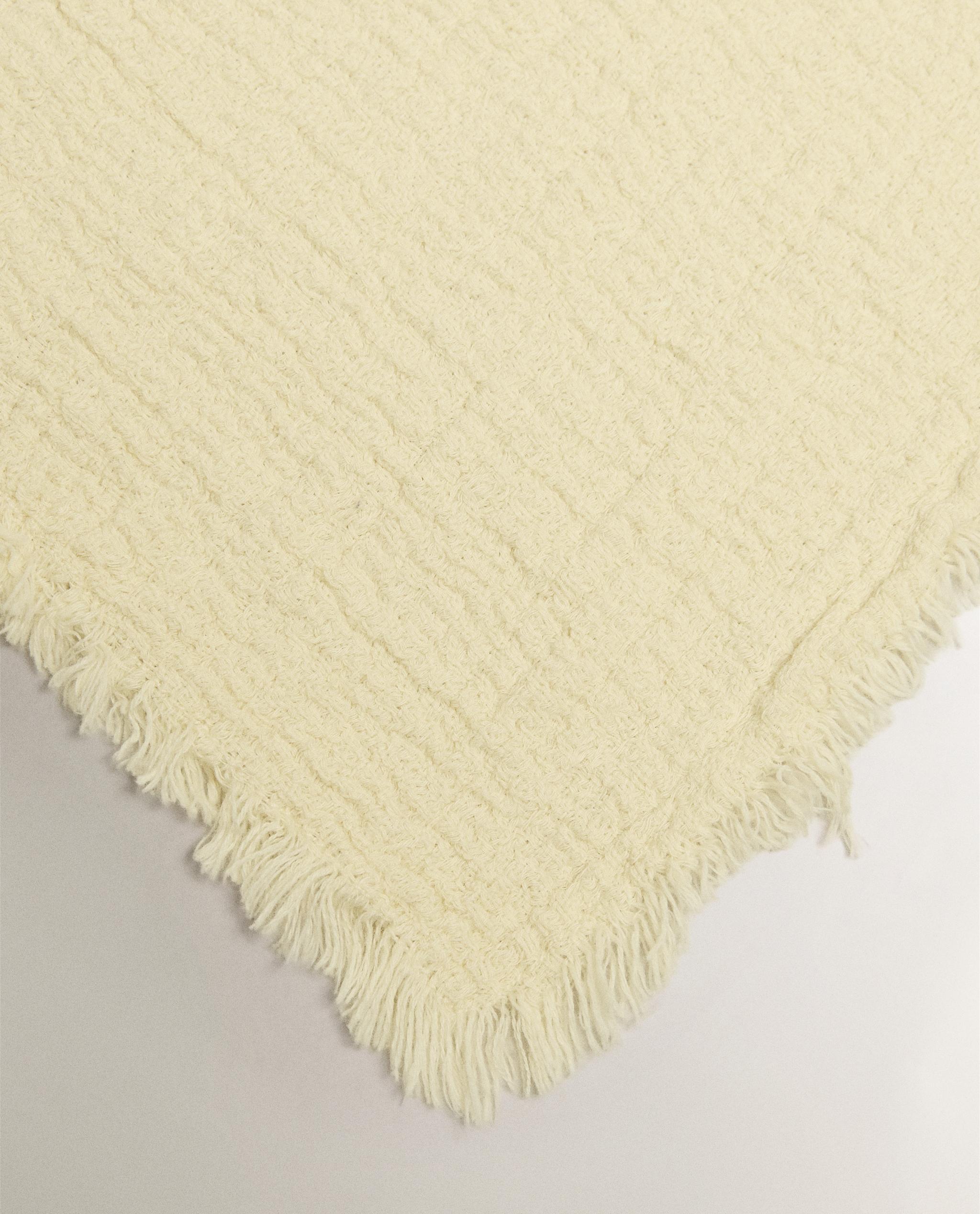 COTTON THROW WITH FRINGING product thumbnail 2