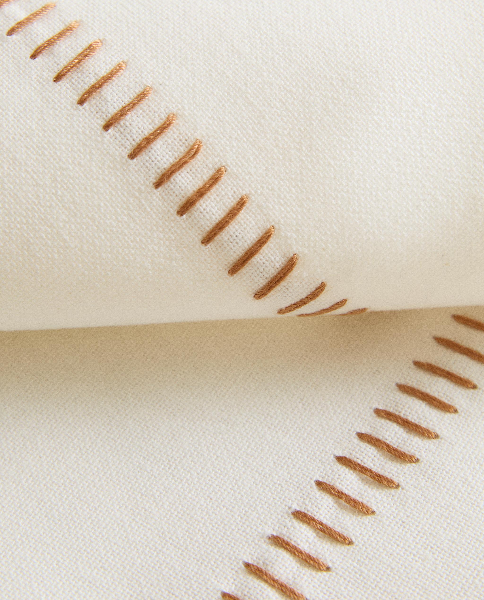 PLACEMAT WITH CONTRAST TOPSTITCHING product thumbnail 4