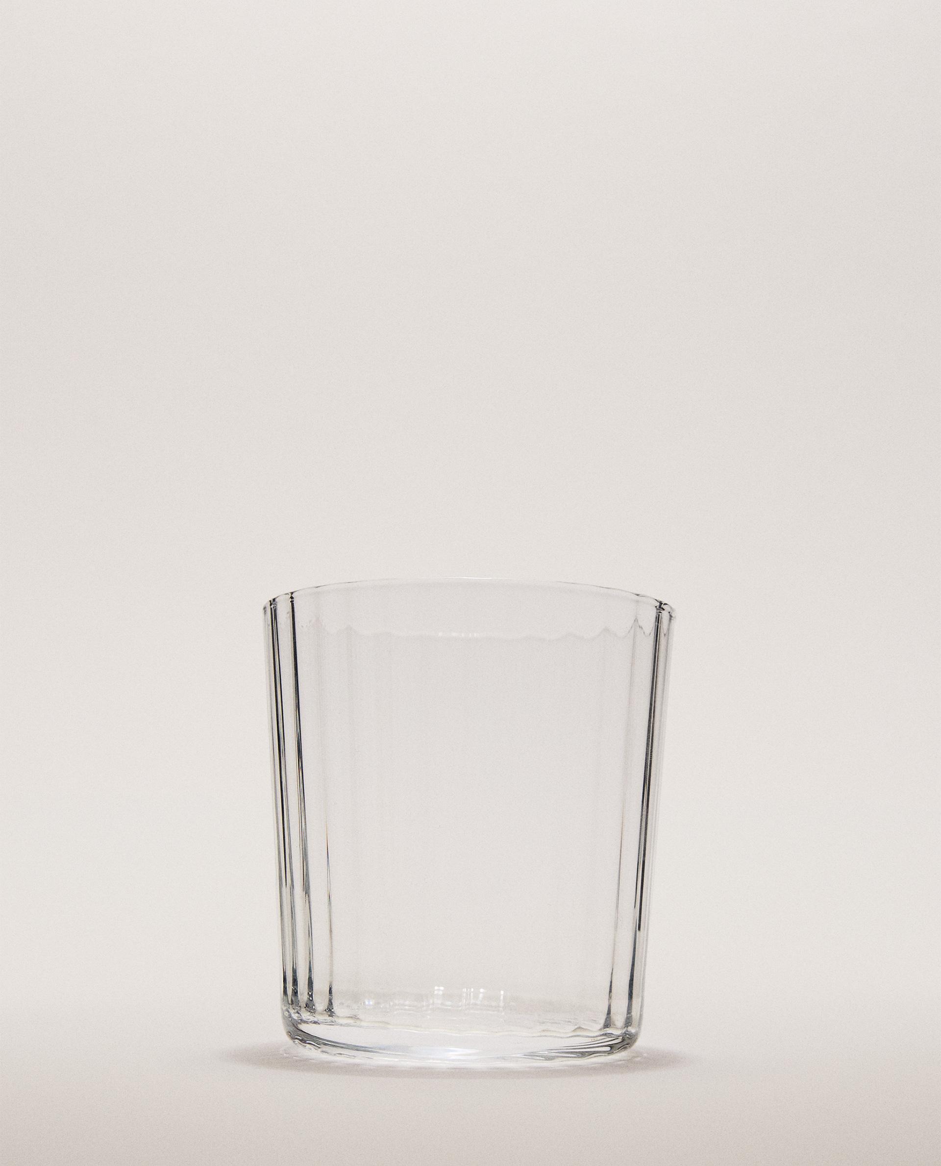 GLASS TUMBLER WITH LINE DESIGN GLASS TUMBLER WITH LINE DESIGN