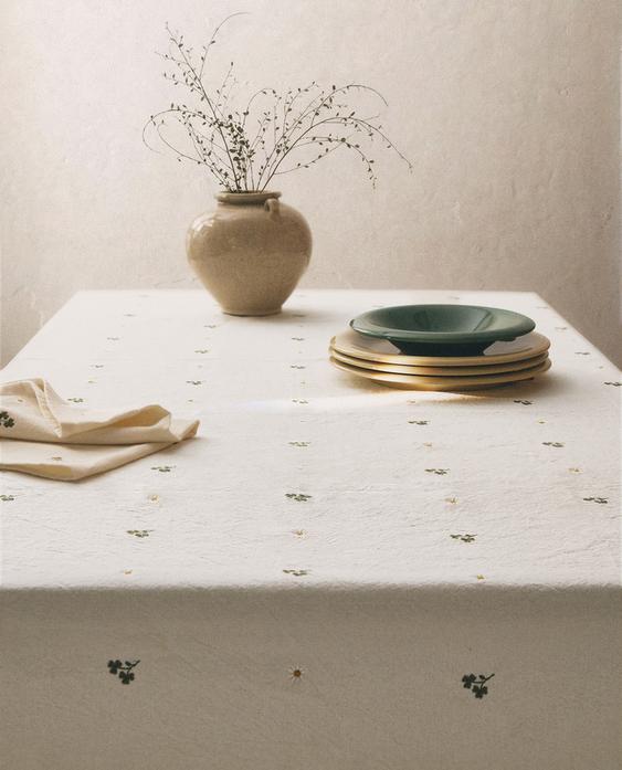 NAPPE BRODERIES TRÈFLE ET MARGUERITE