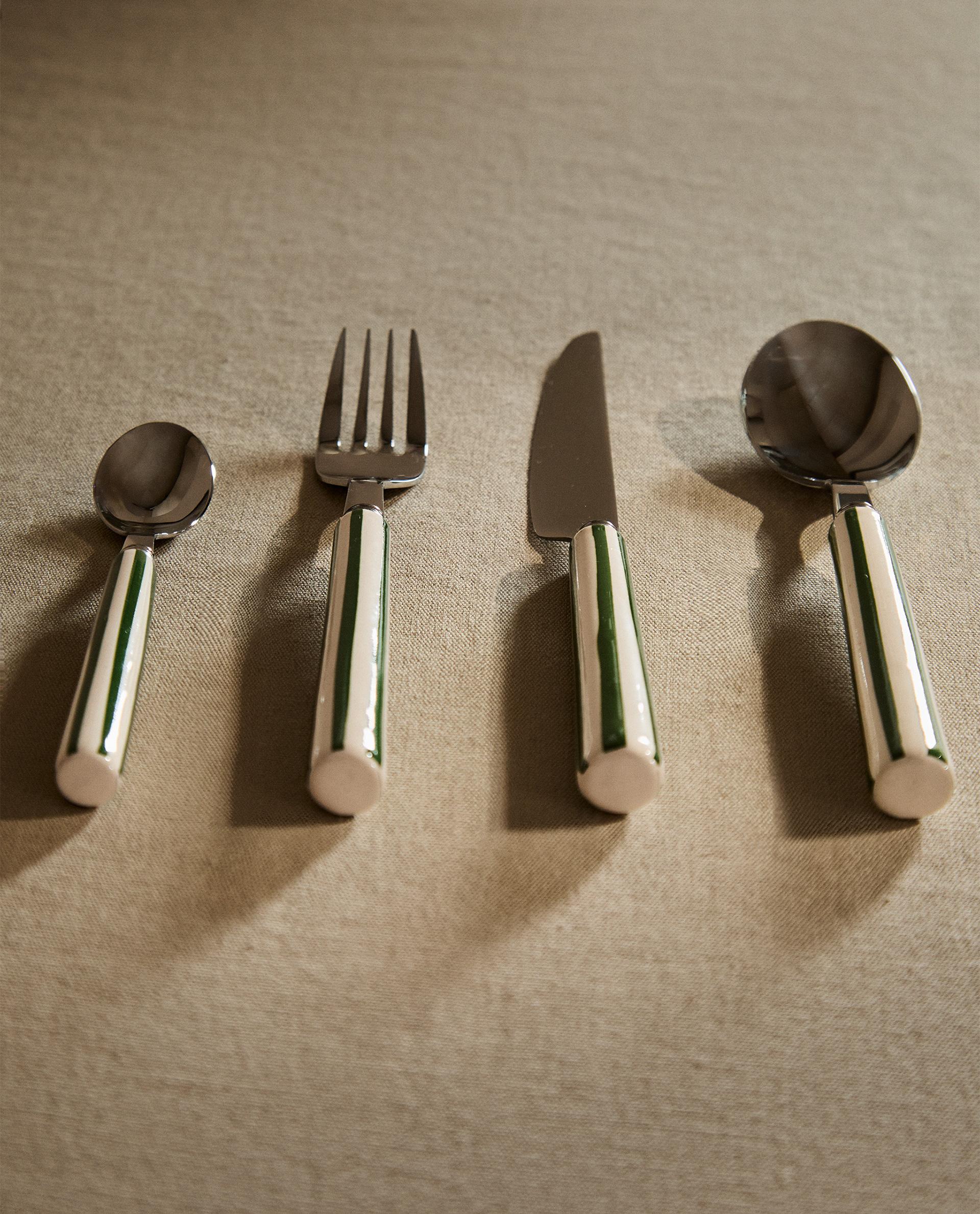 4-PIECE CUTLERY SET WITH CERAMIC HANDLE