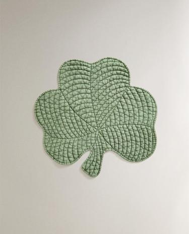 PIKOWANA PODKŁADKA POD TALERZ W KSZTAŁCIE KONICZYNY