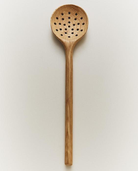 ملعقة مثقبة من السنديان