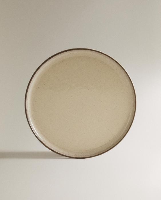 طبق مسطح من الخزف الحجري