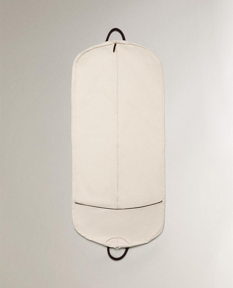 REISEKLEIDERSACK MIT LEDERDETAILS REISEKLEIDERSACK MIT LEDERDETAILS