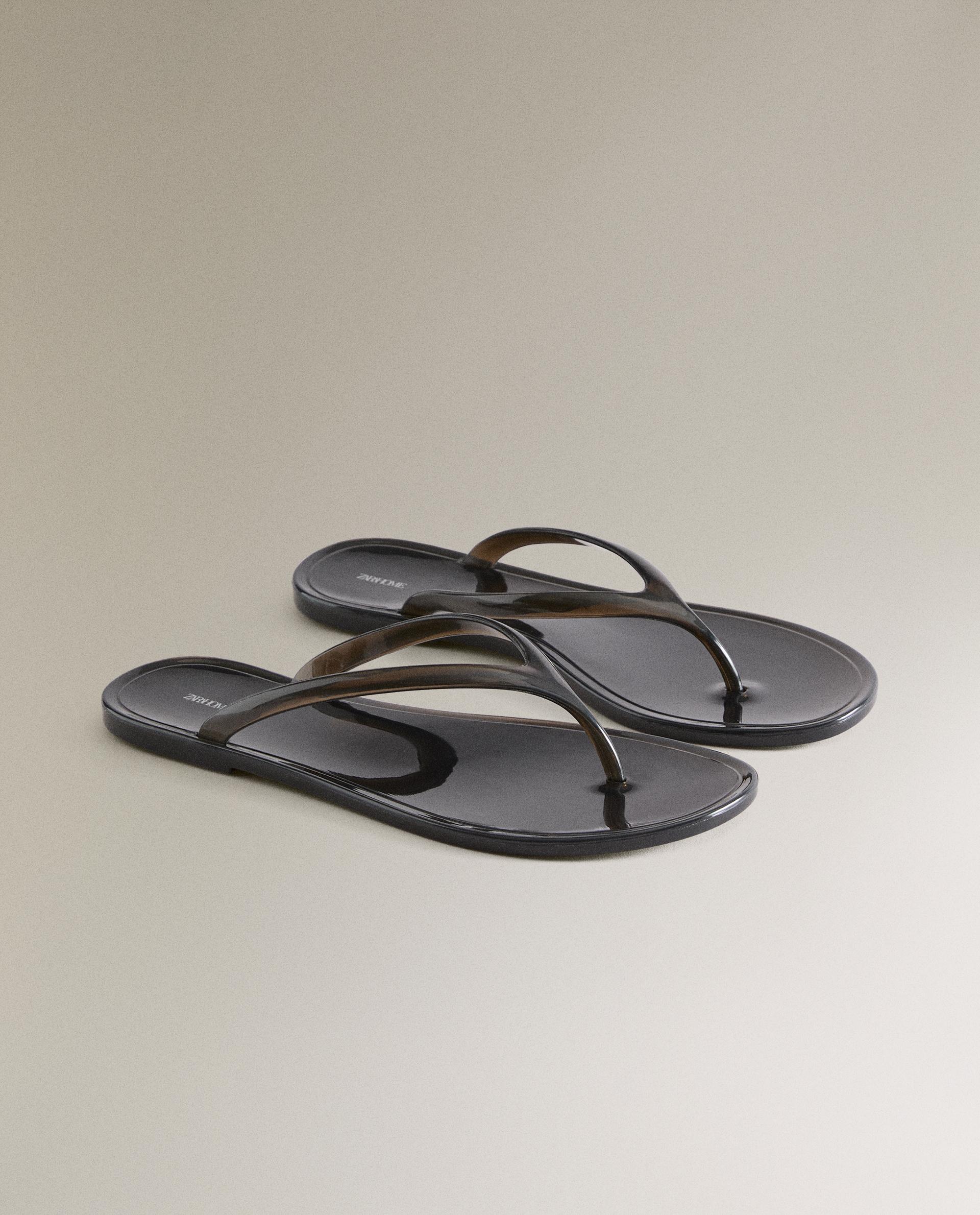 ★送料・関税込★ ★SHERRY DENIM FLAT SANDALS★ Kira Tumbled Leather Sandal | EILEEN FISHER