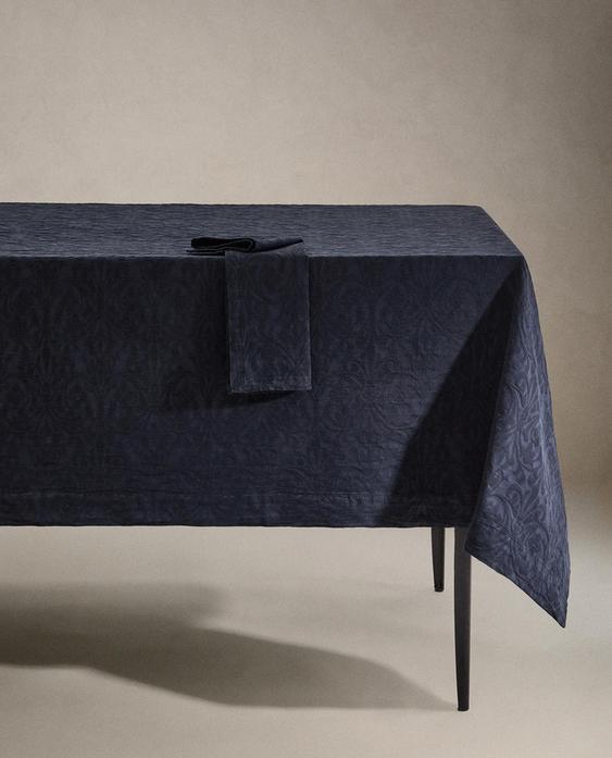 TOALHA DE MESA COM JACQUARD FLORAL