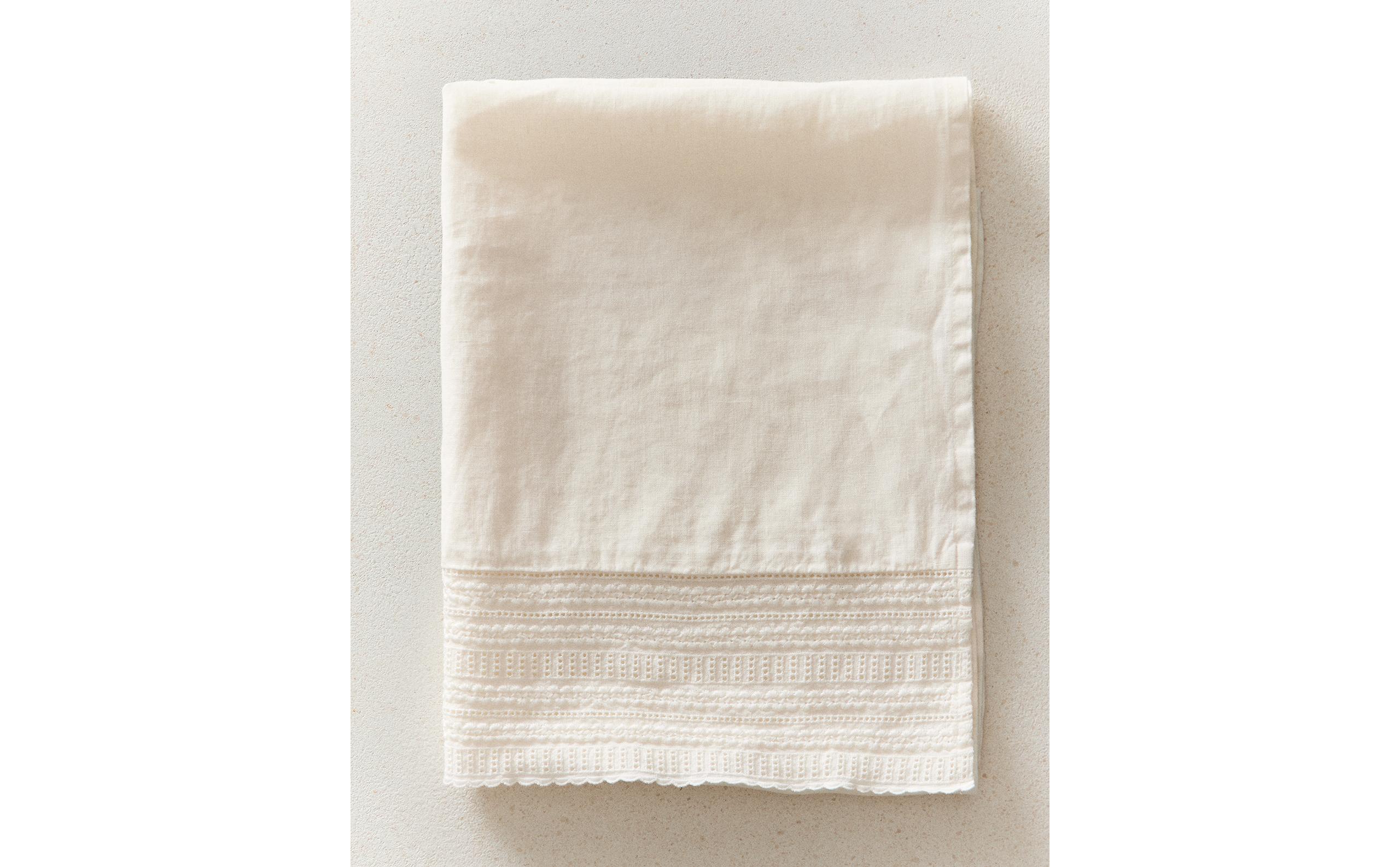 TOWEL WITH EMBROIDERED LINEN BORDER product thumbnail 9
