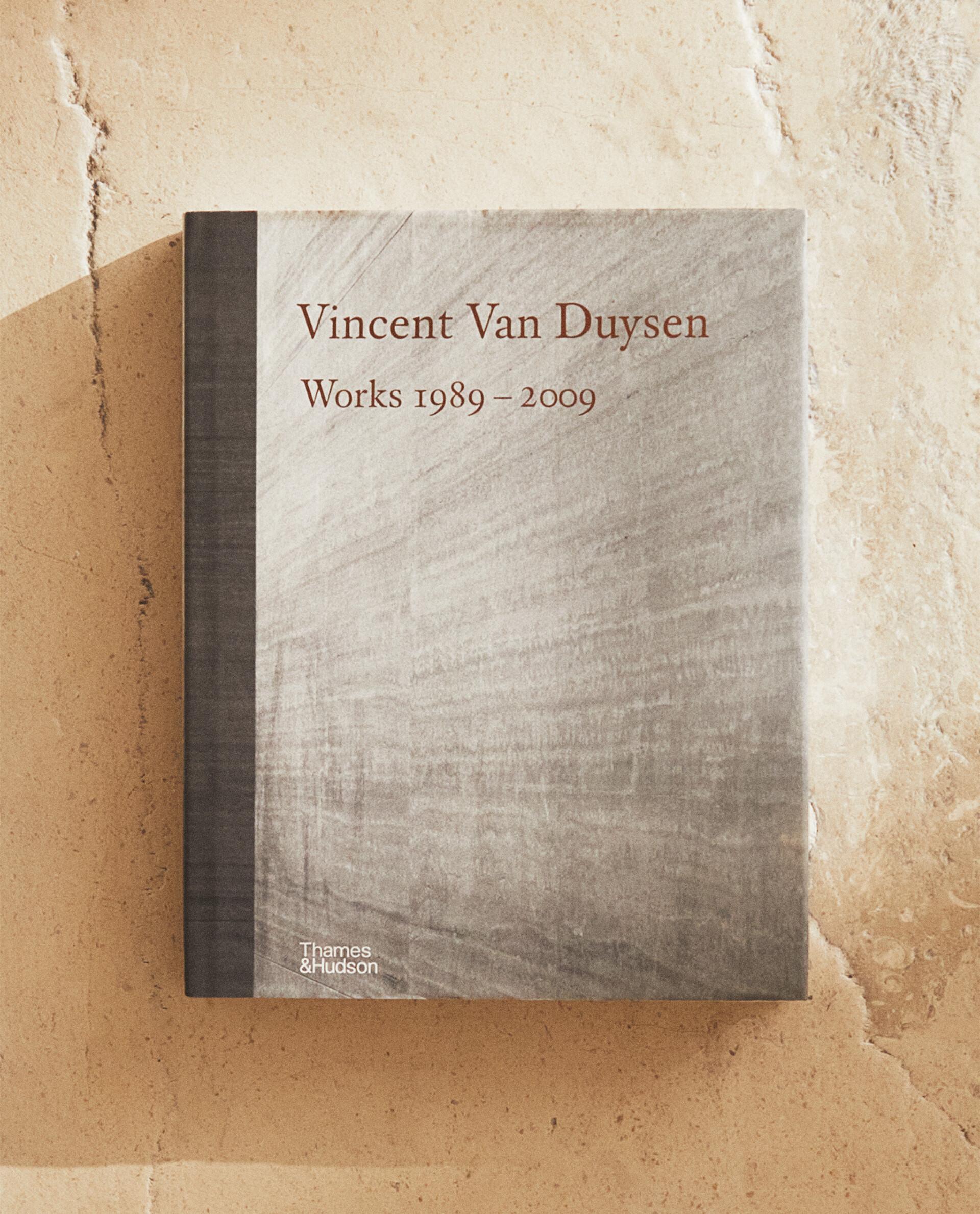 【新品】Vincent Van Duysen Works 1989-2009 71YGgvWjSvL._UF1000,1000_QL80_.jpg