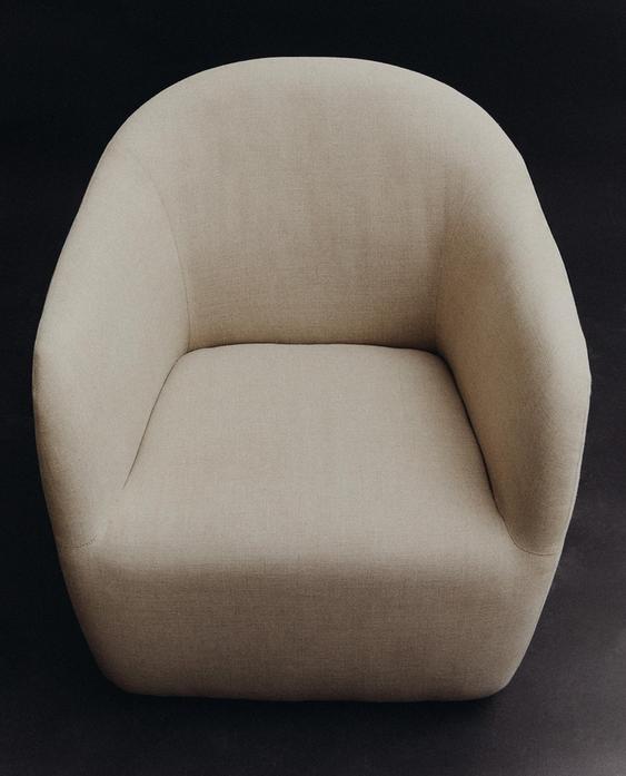 كرسي بذراعين كتان بتصميم مميز