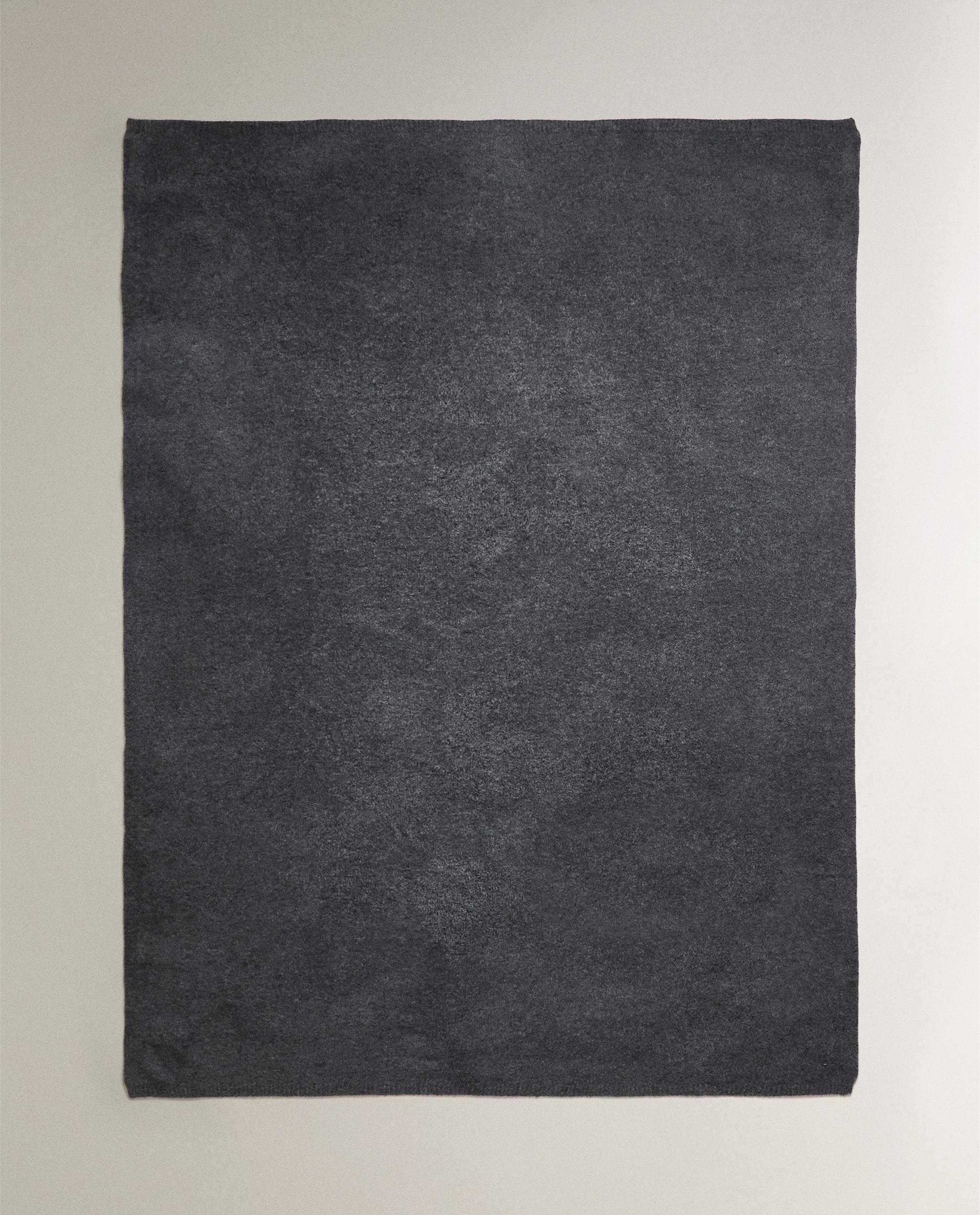 KNIT THROW