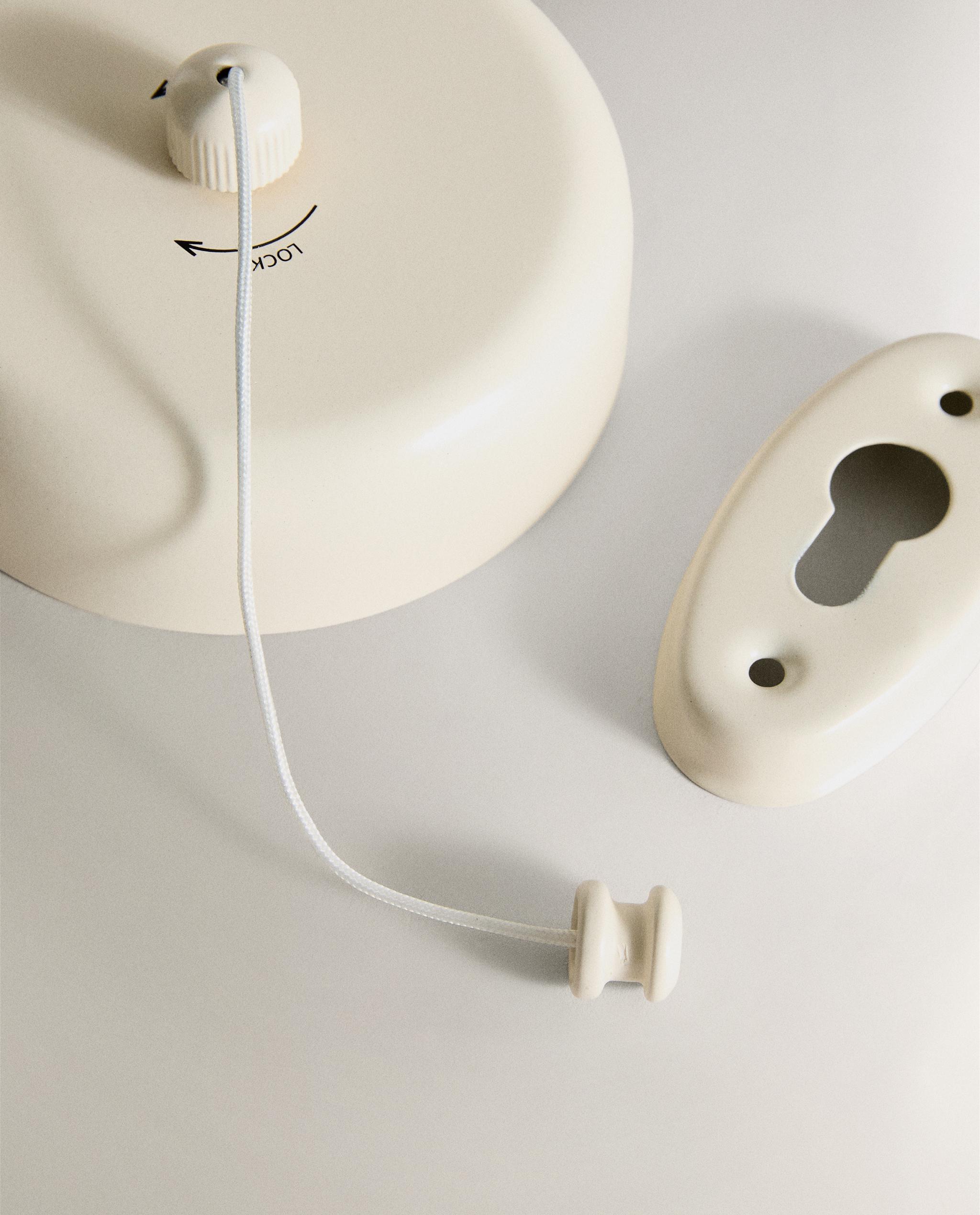RETRACTABLE WALL CLOTHES LINE product thumbnail 2