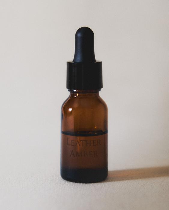 (15 ML) LEATHER AMBER ETHERISCHE OLIE