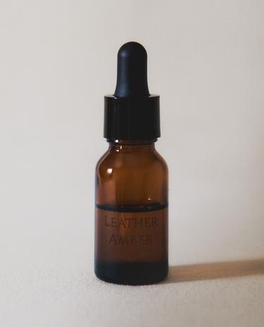 (15 ML) ULEI ESENȚIAL LEATHER AMBER