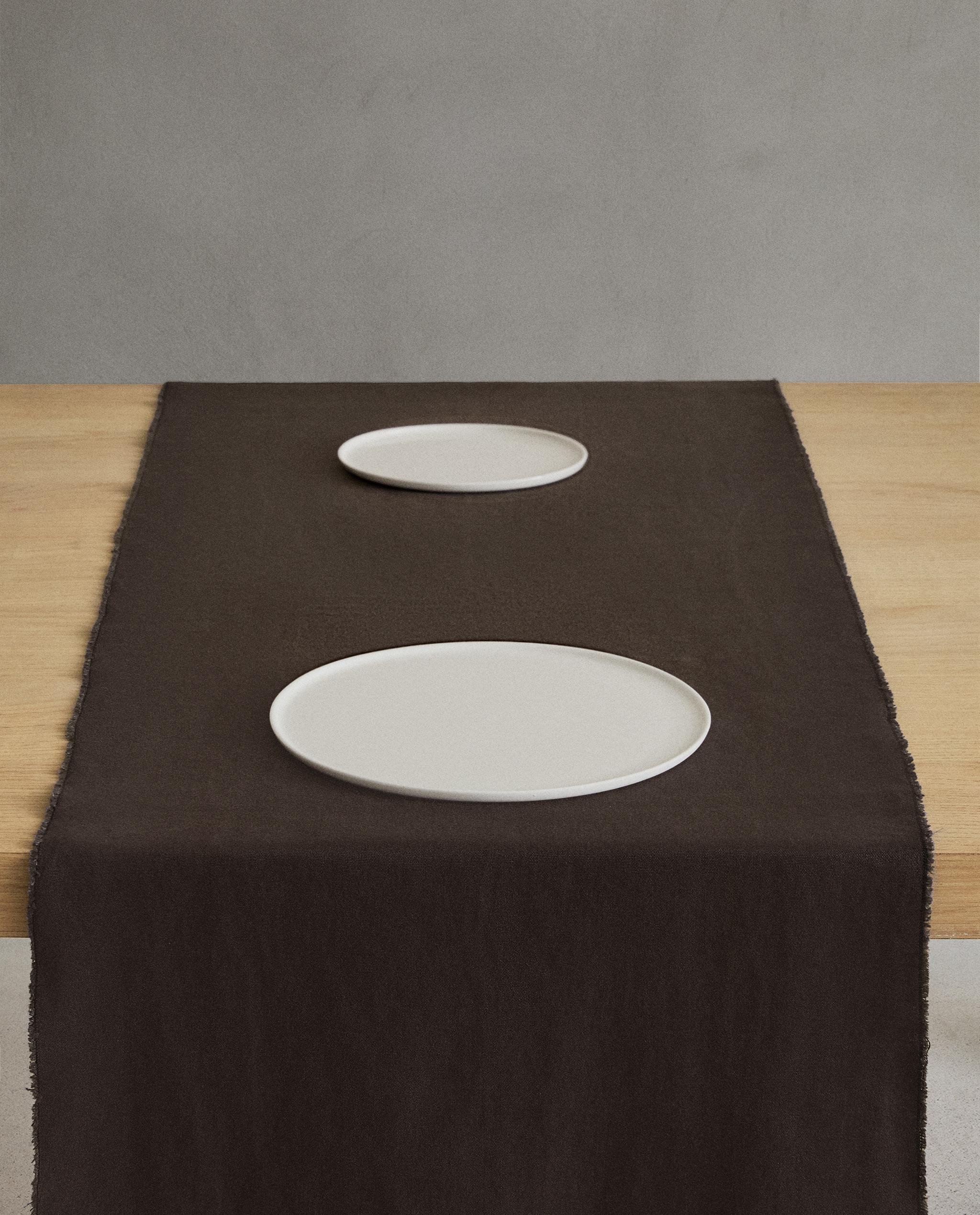 TABLE RUNNER 01