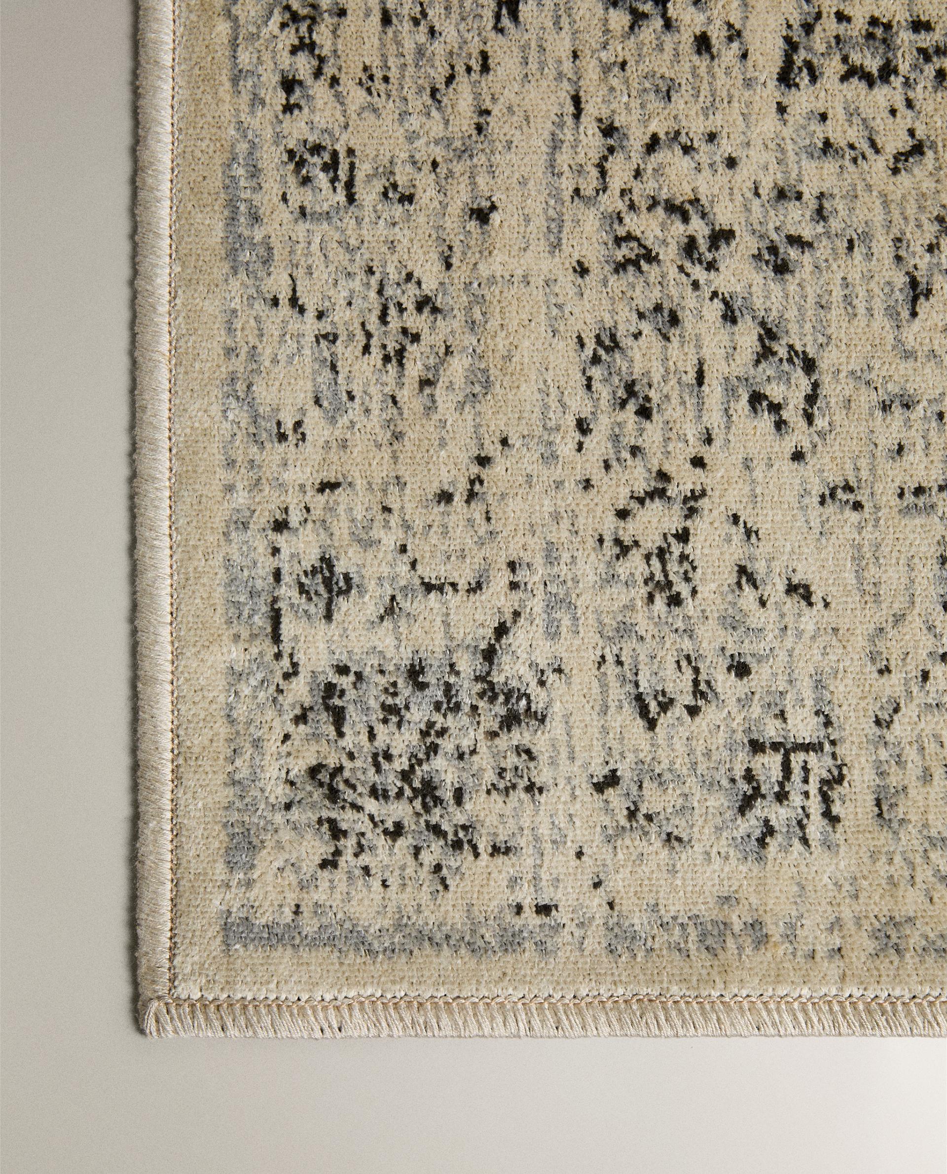 VINTAGE-EFFECT RUG product thumbnail 14