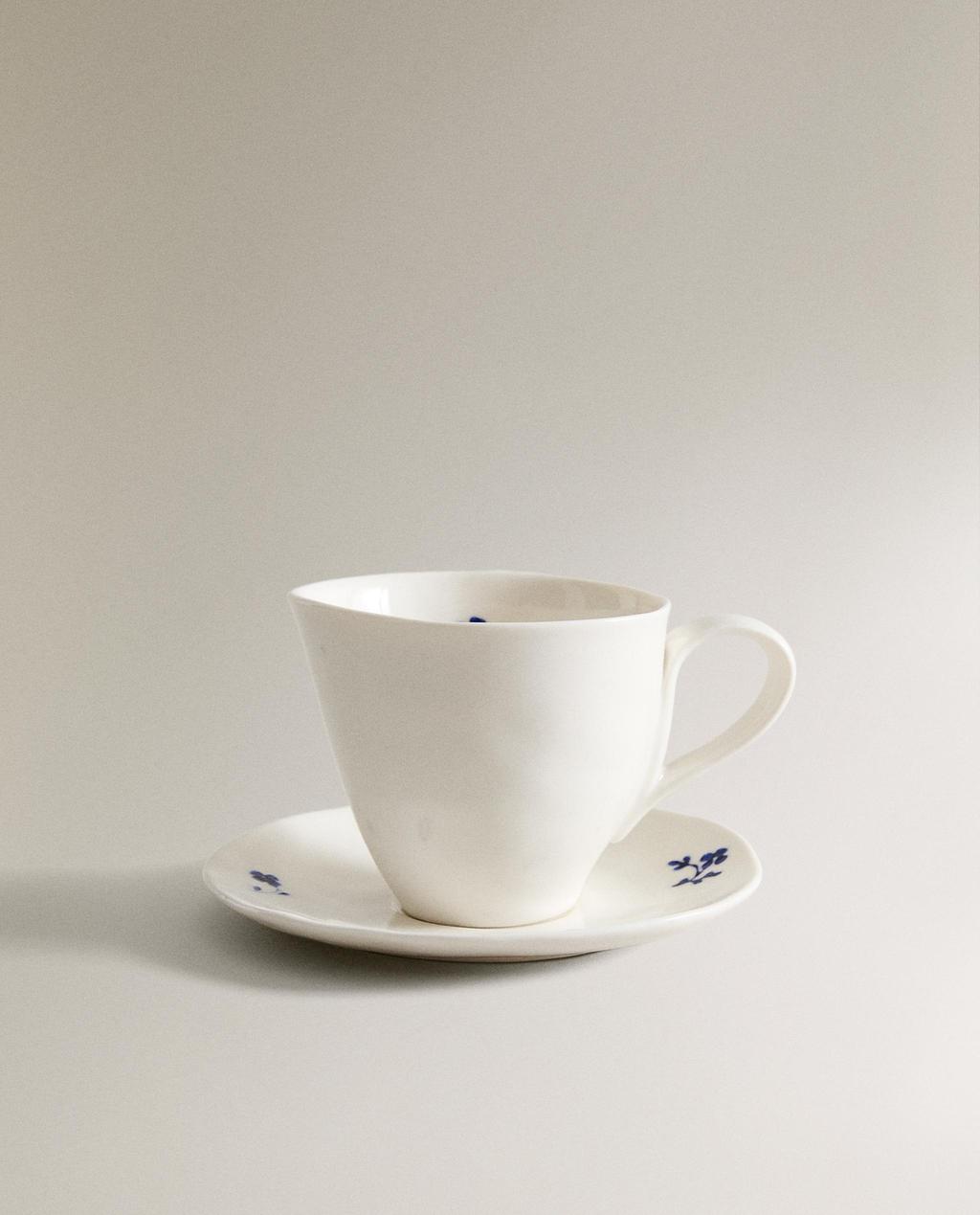 PORCELANSKA ŠOLJA I TANJIRIĆ SA CVETNIM MOTIVIMA