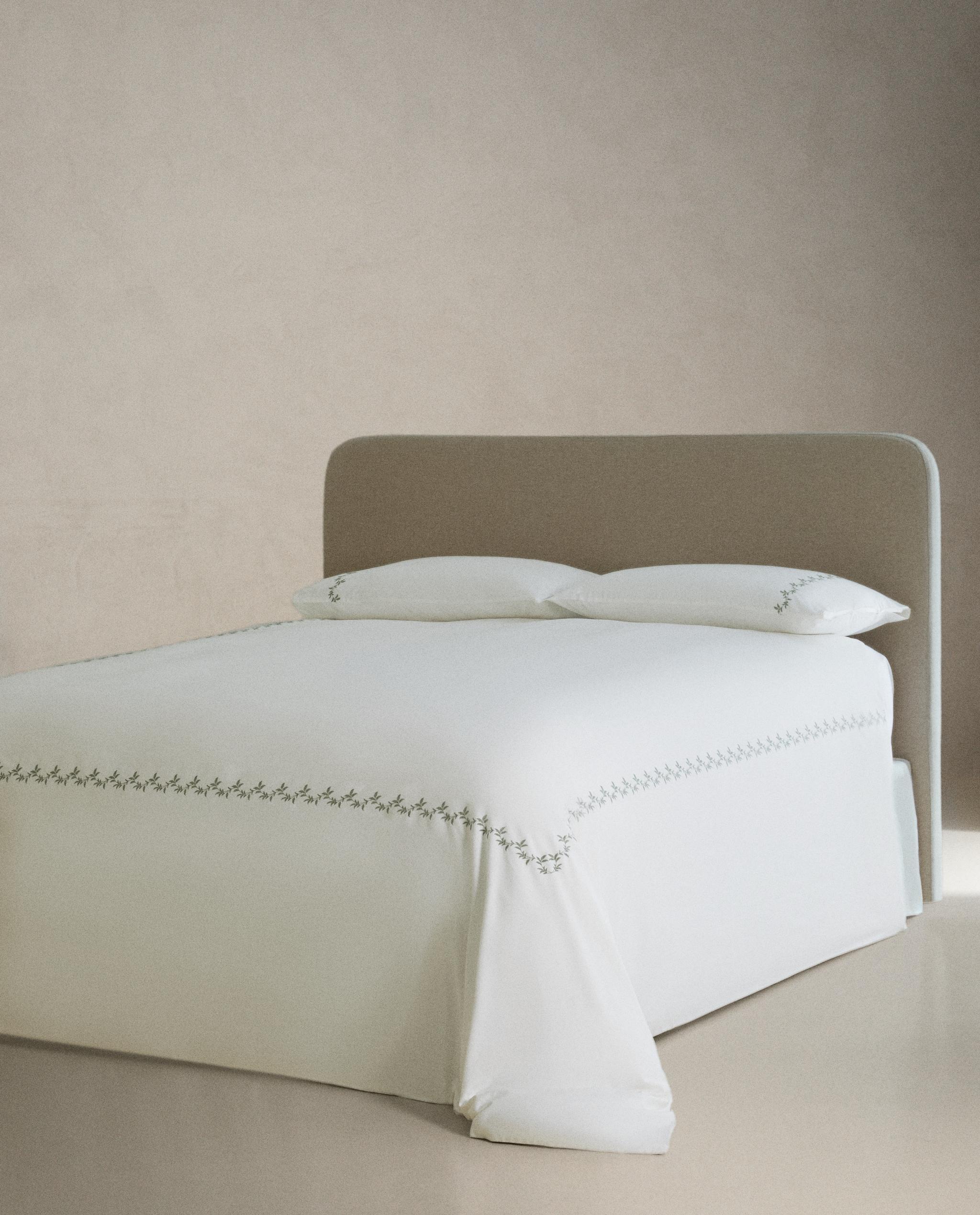 SATEEN DUVET COVER WITH EMBROIDERED LEAVES product thumbnail 6