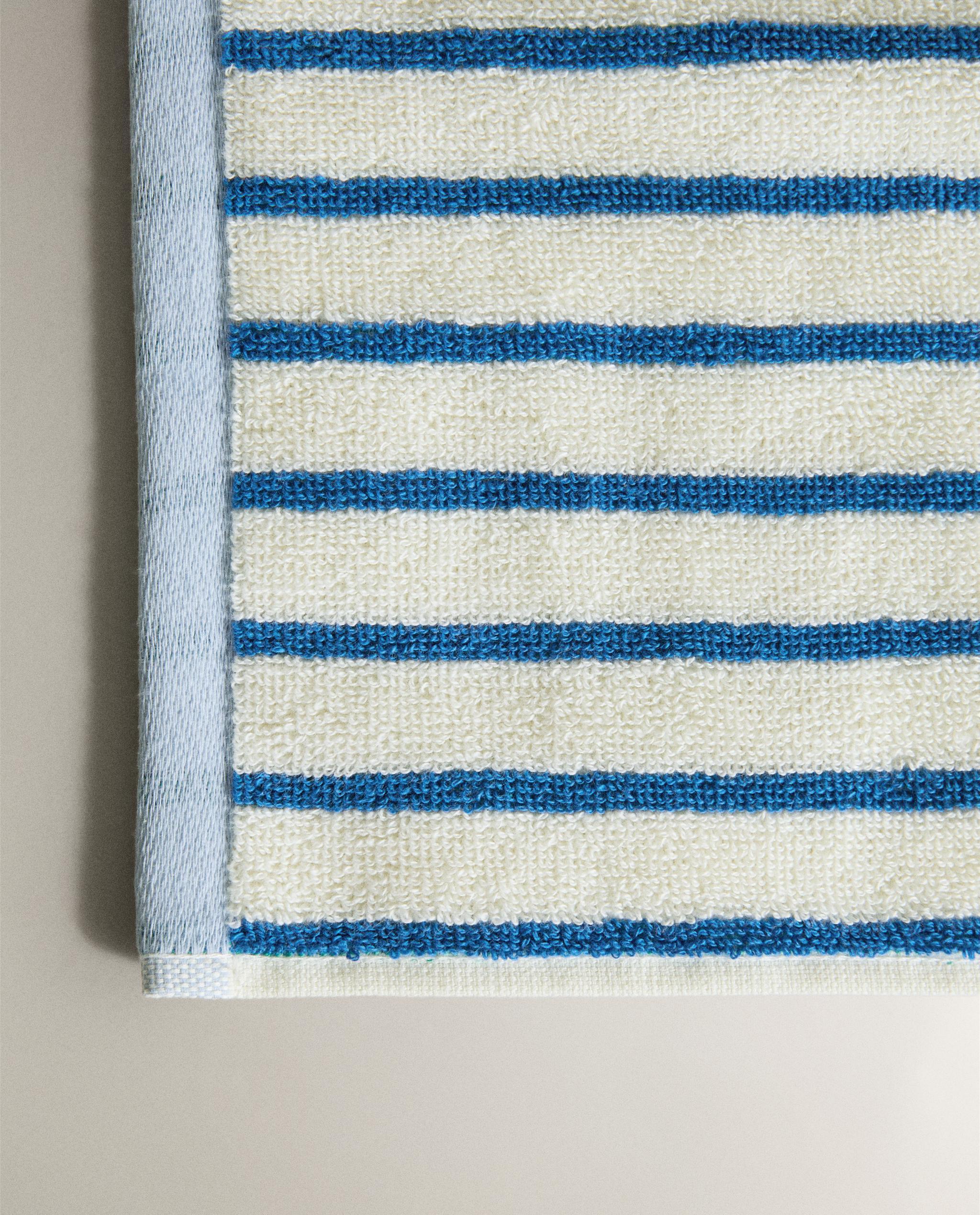 KIDS' REVERSIBLE STRIPED BATH TOWEL product thumbnail 15