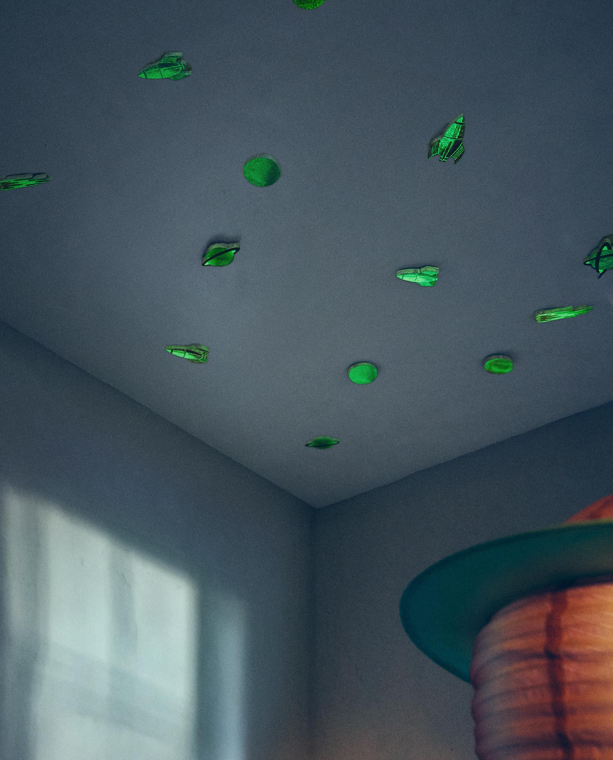 CHILDREN'S GLOW-IN-THE-DARK SPACE STICKERS product thumbnail 10