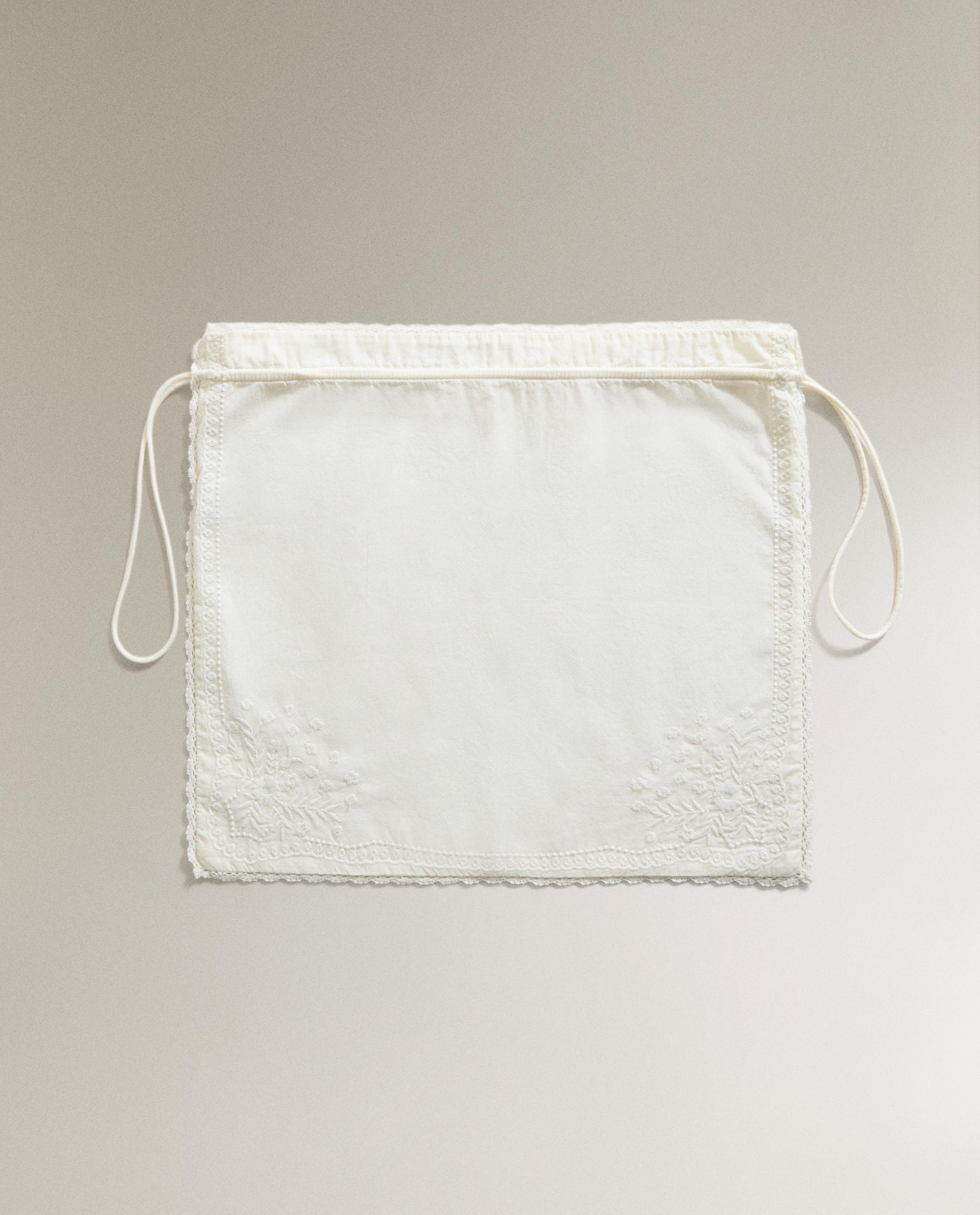 EMBROIDERED COTTON CLOTHING BAG WITH LACE TRIM product thumbnail 2