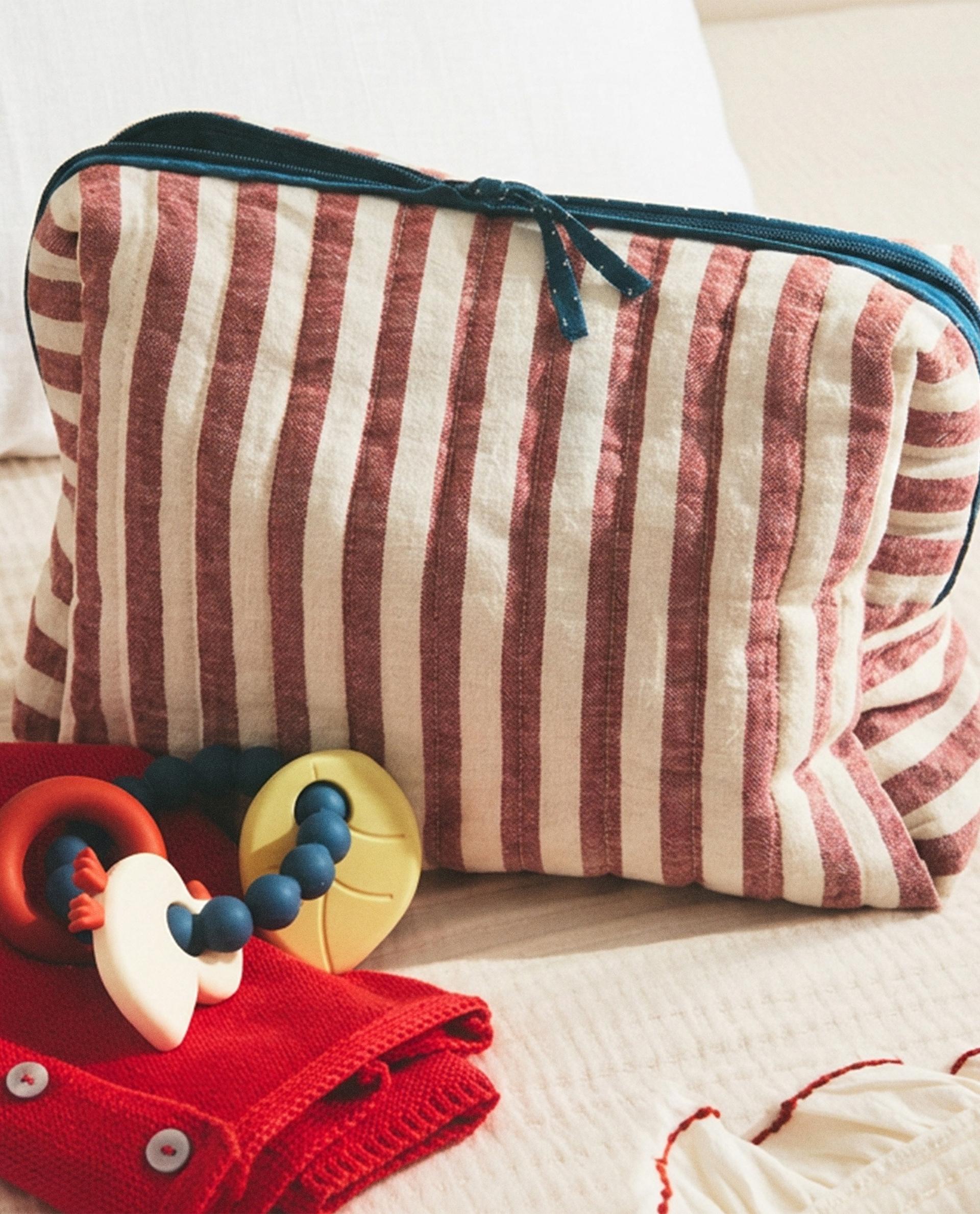 CHILDREN'S STRIPED LINEN AND COTTON TOILETRY BAG product thumbnail 12