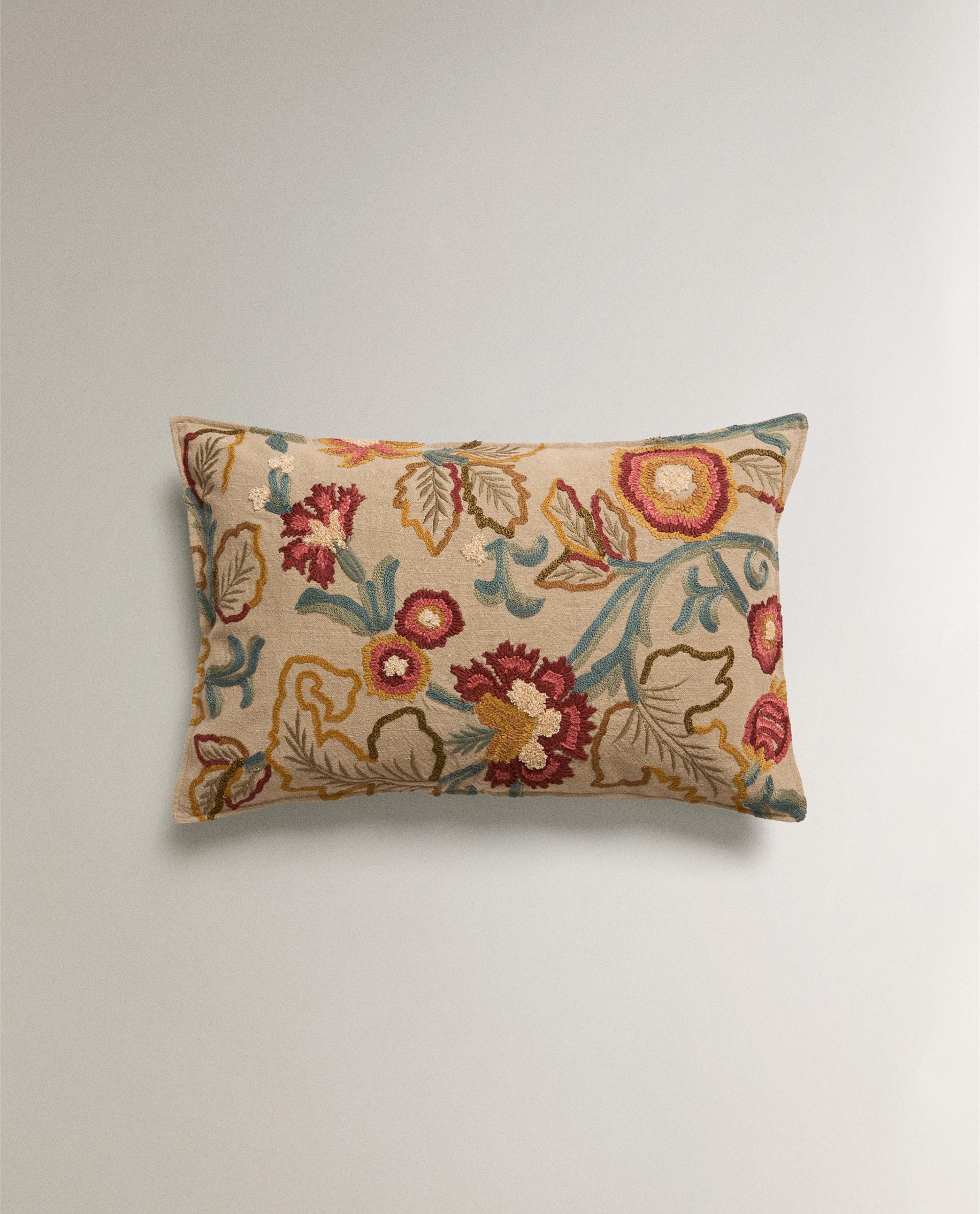 EMBROIDERED CUSHION COVER