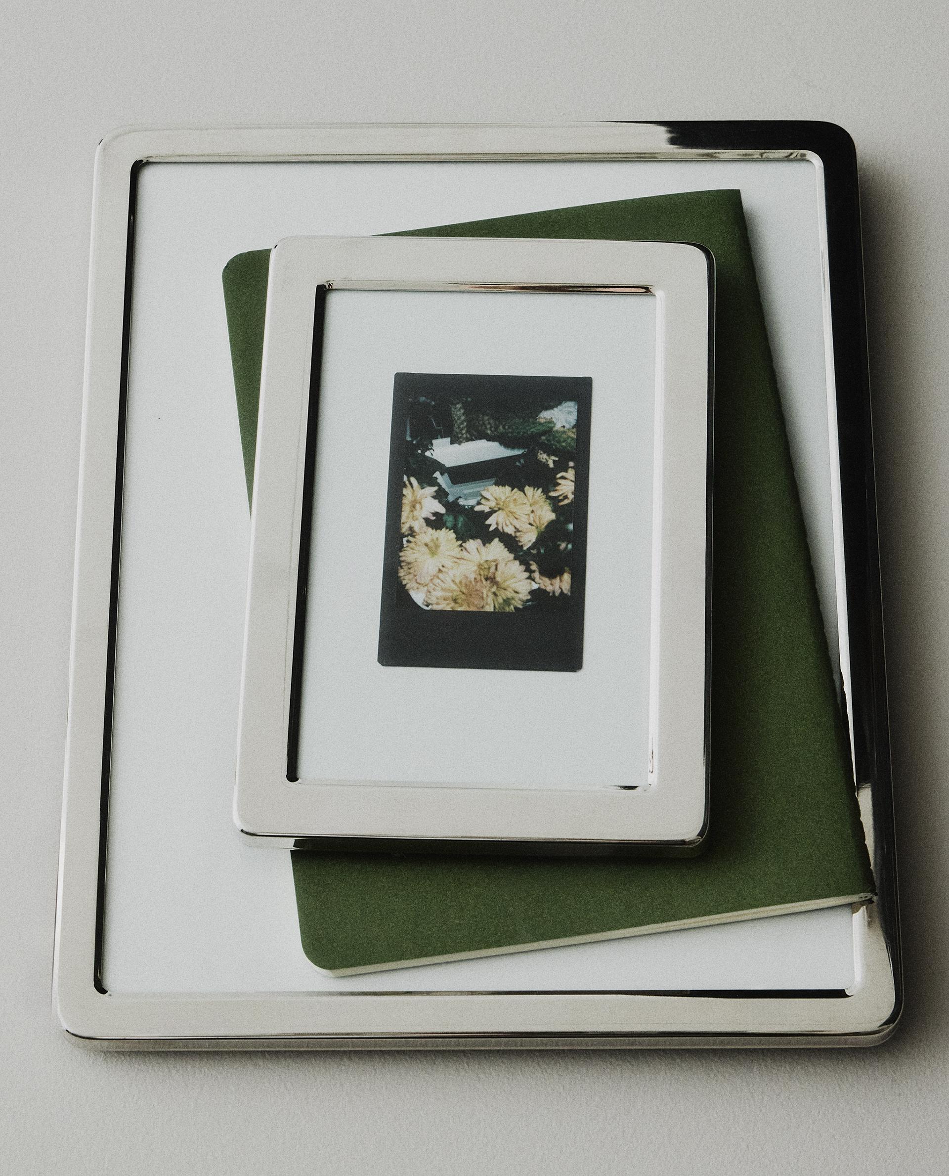 ROUND-EDGED METAL PICTURE FRAME ROUND-EDGED METAL PICTURE FRAME