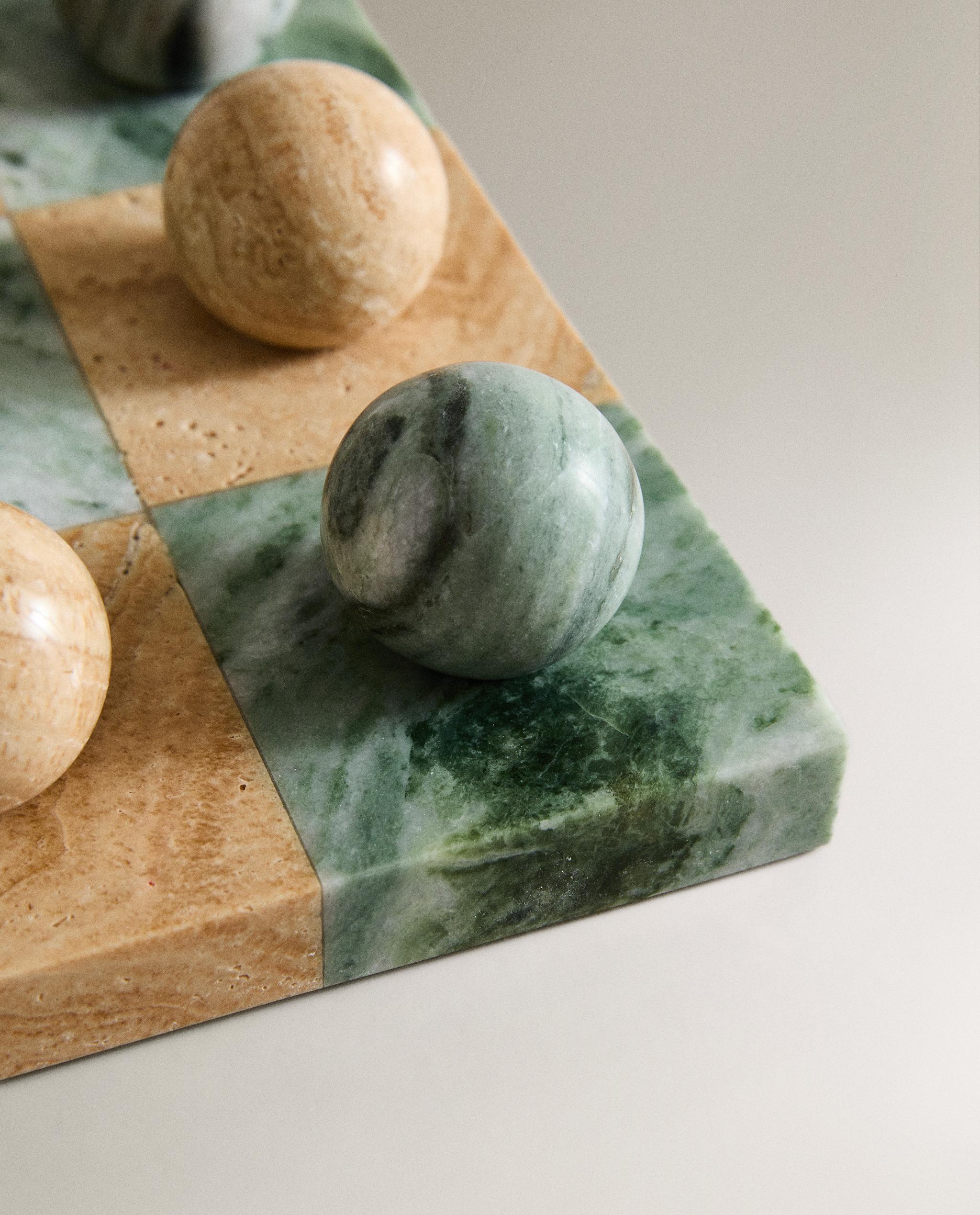 NOUGHTS AND CROSSES GAME product thumbnail 3