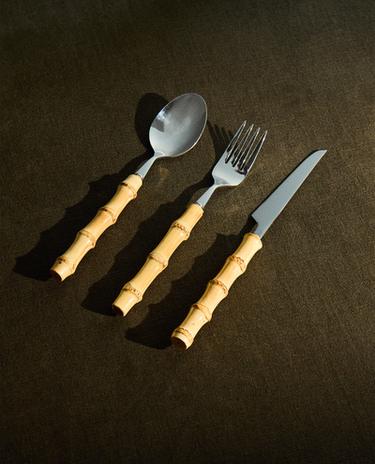 3-PIECE FLATWARE SET WITH BAMBOO HANDLE