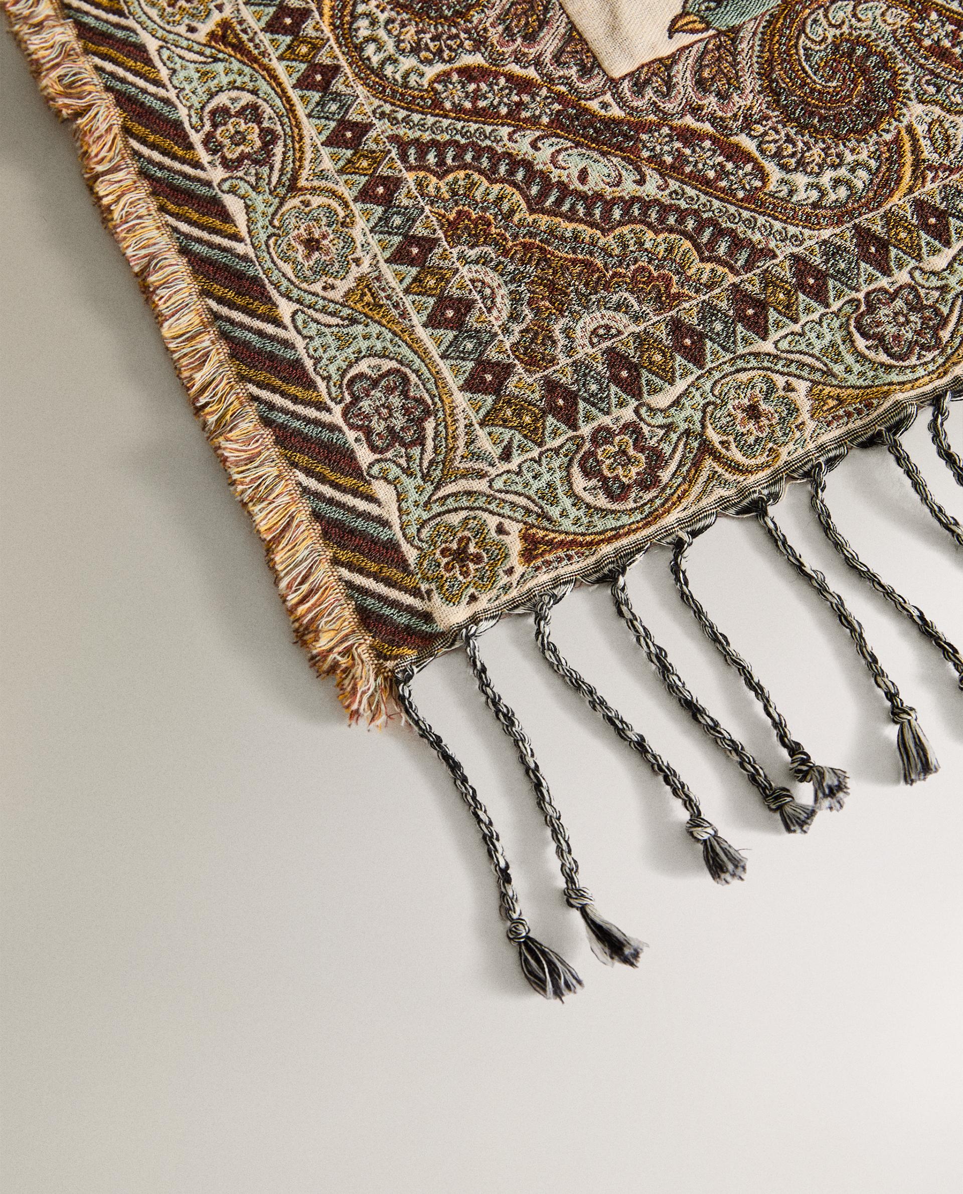 FLORAL JACQUARD THROW product thumbnail 12