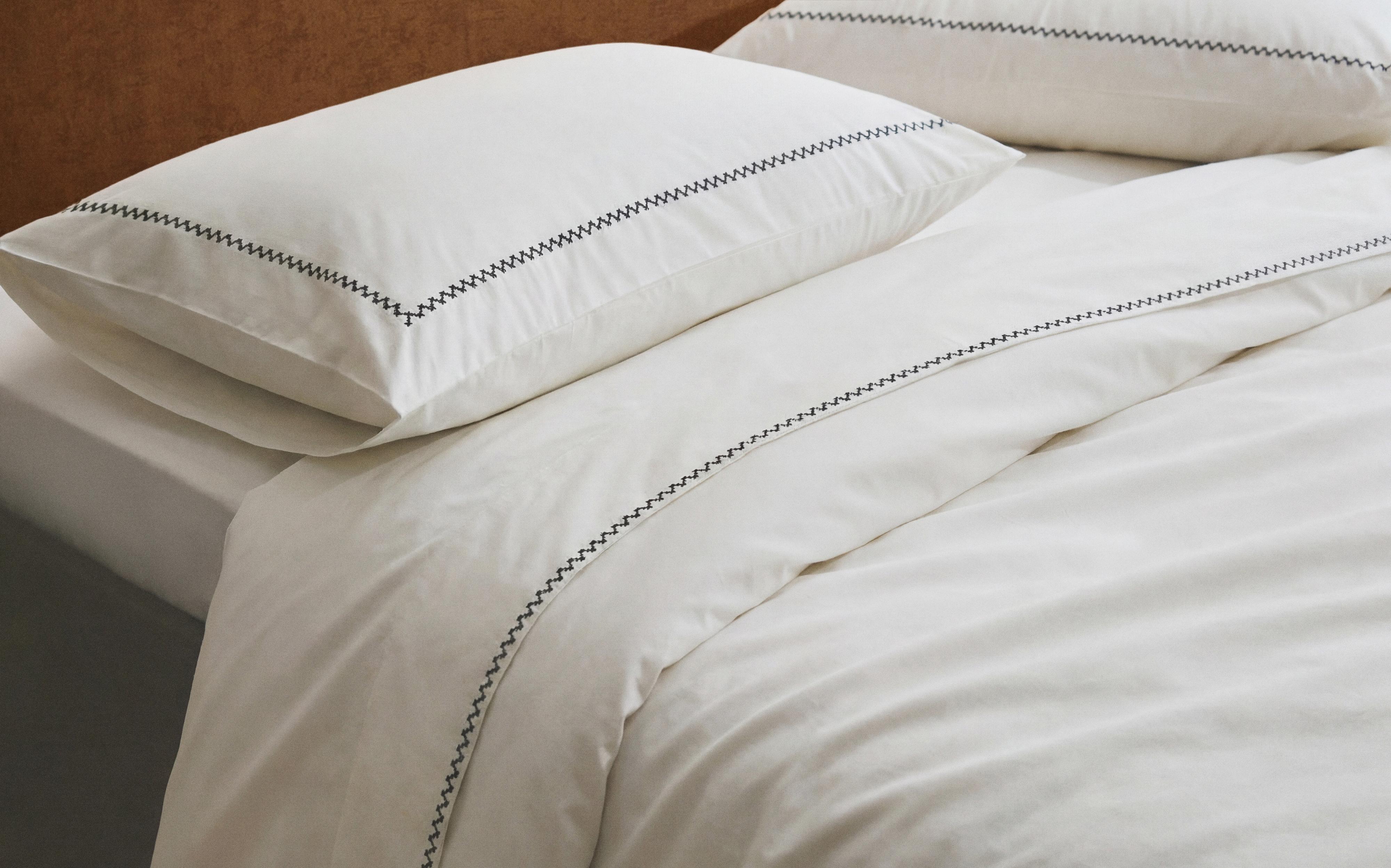 FLAT SHEET WITH EMBROIDERED BORDER product thumbnail 6