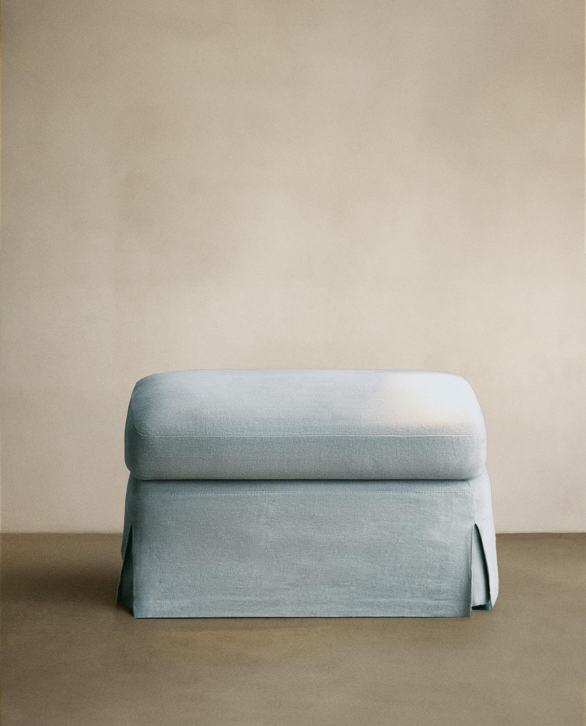 FOOTSTOOL 01