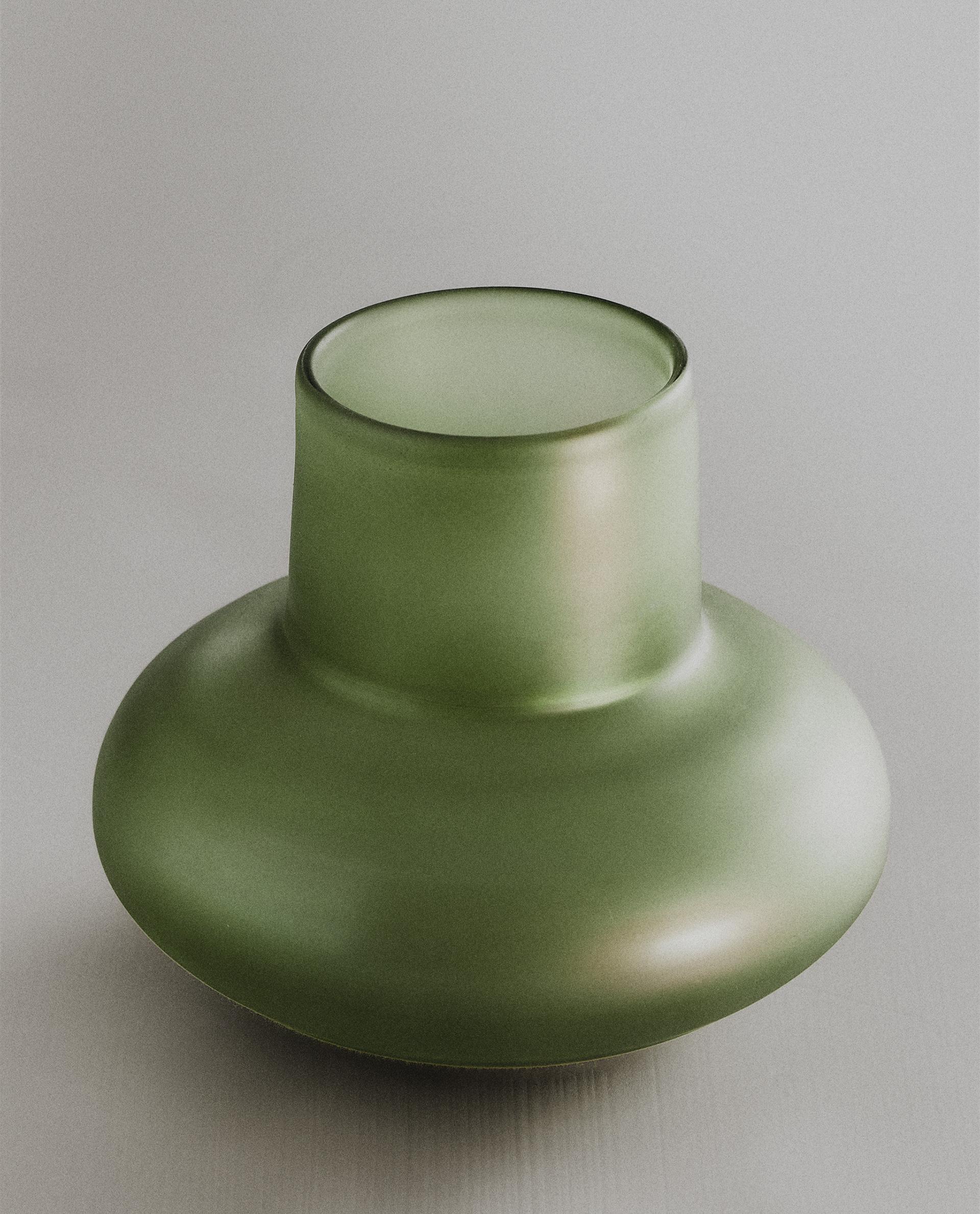 IRISIERENDES GLASGEFÄSS I COLIN KING IRISIERENDES GLASGEFÄSS I COLIN KING